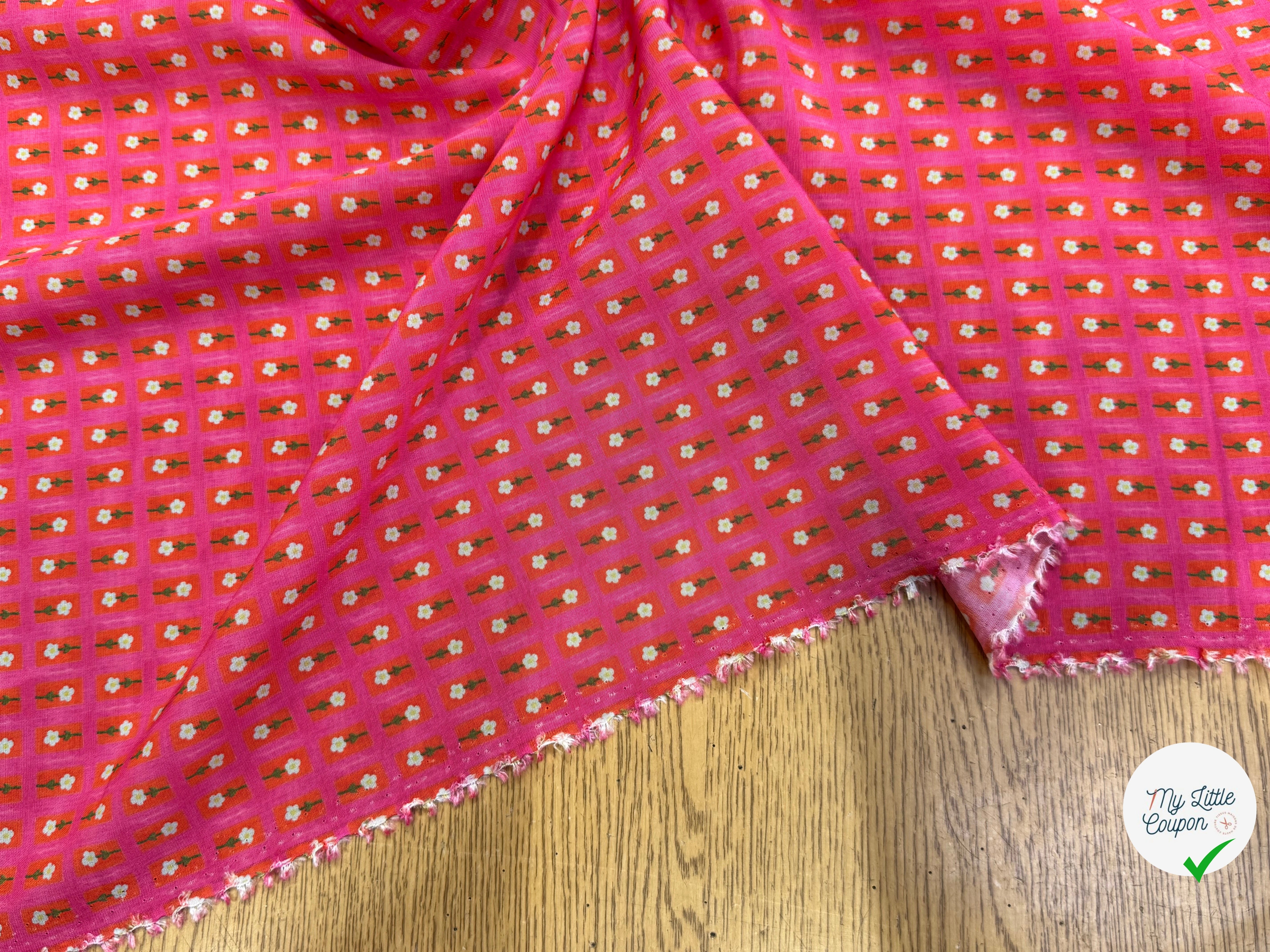CRÊPE DE VISCOSE IMPRIMÉ SEMIS DE FLEURS ROSE - My Little Coupon