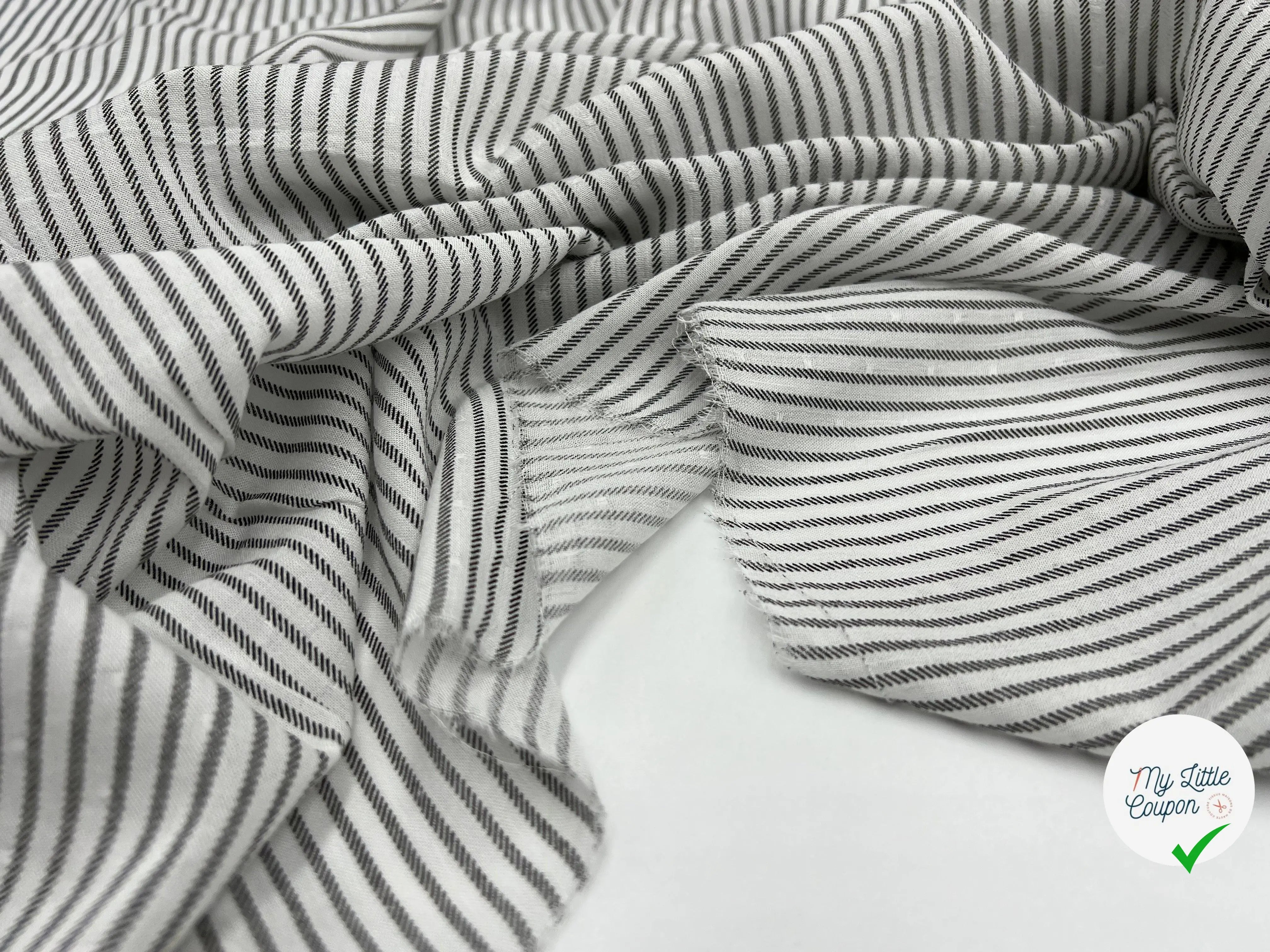 CRÊPE DOBBY STRIPE VISCOSE ENVERS PLUMETIS - My Little Coupon - tissu - coudre