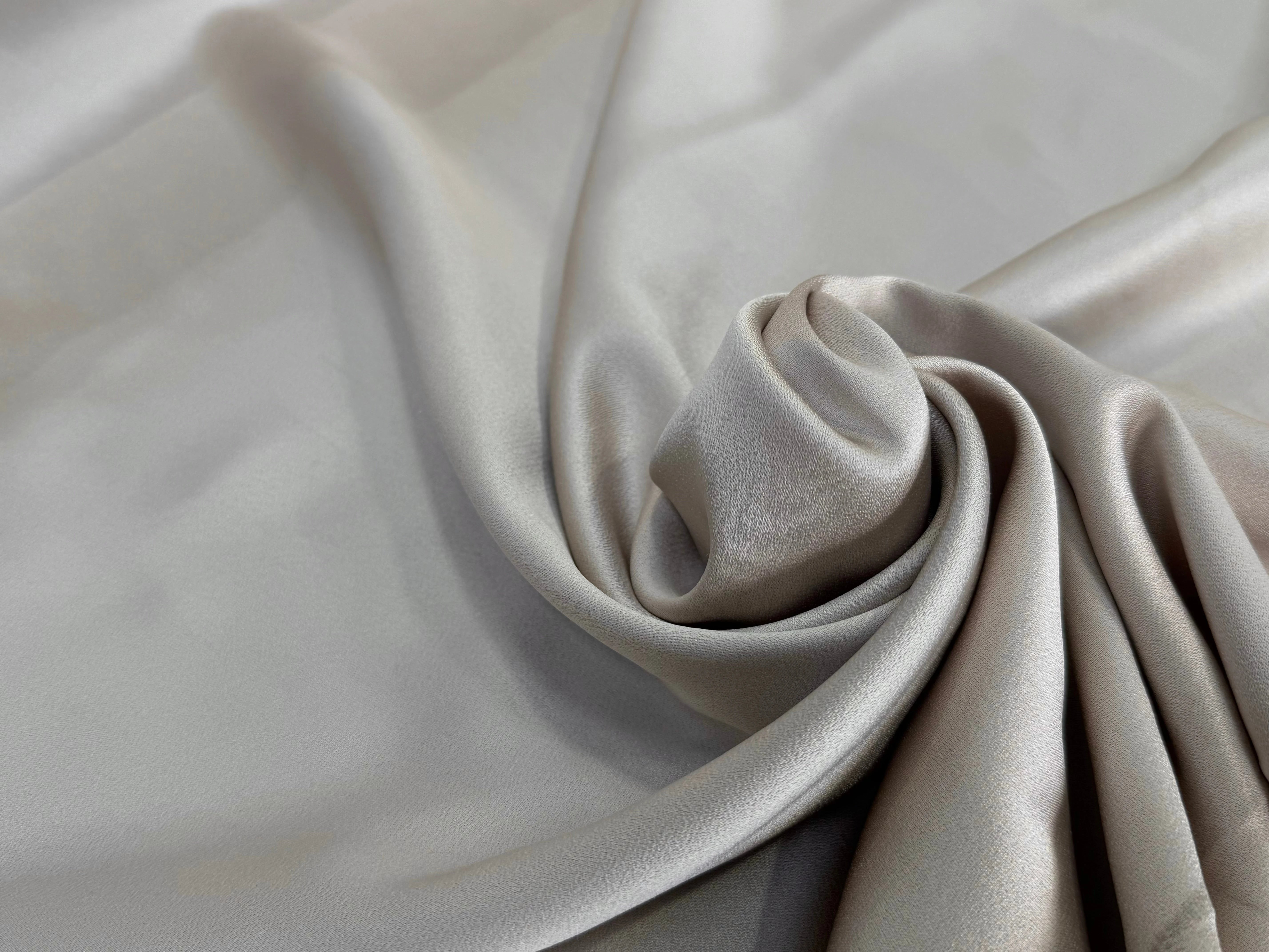 CREPE ENVERS SATIN LOURD ACETATE VISCOSE BEIGE TAUPE QUALITÉ COUTURE - My Little Coupon