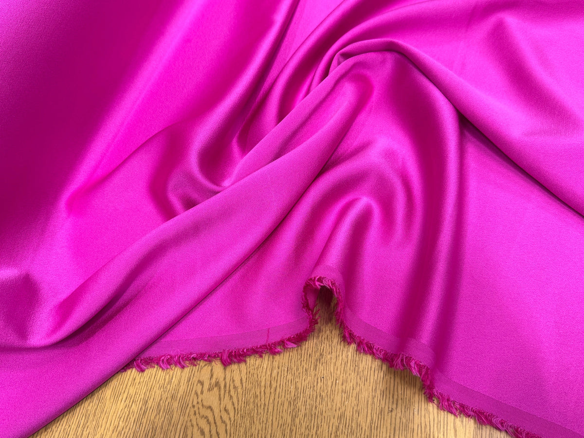 CREPE ENVERS SATIN LOURD ACETATE VISCOSE ROSE FUSHIA ULTRA BEAU - My Little Coupon
