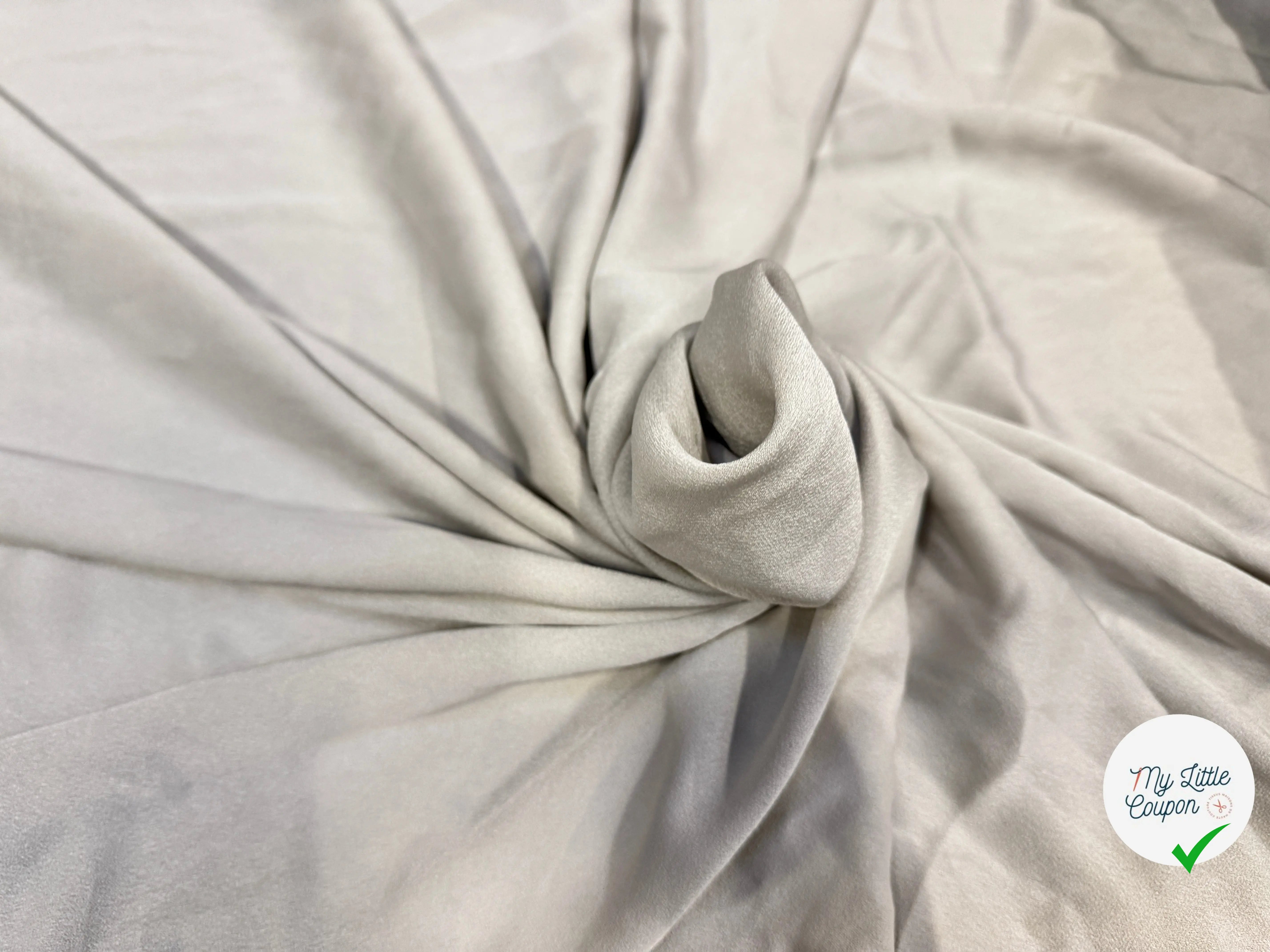 CRÊPE ENVERS SATIN LOURD ET FLUIDE COULEUR MARBRE - My Little Coupon