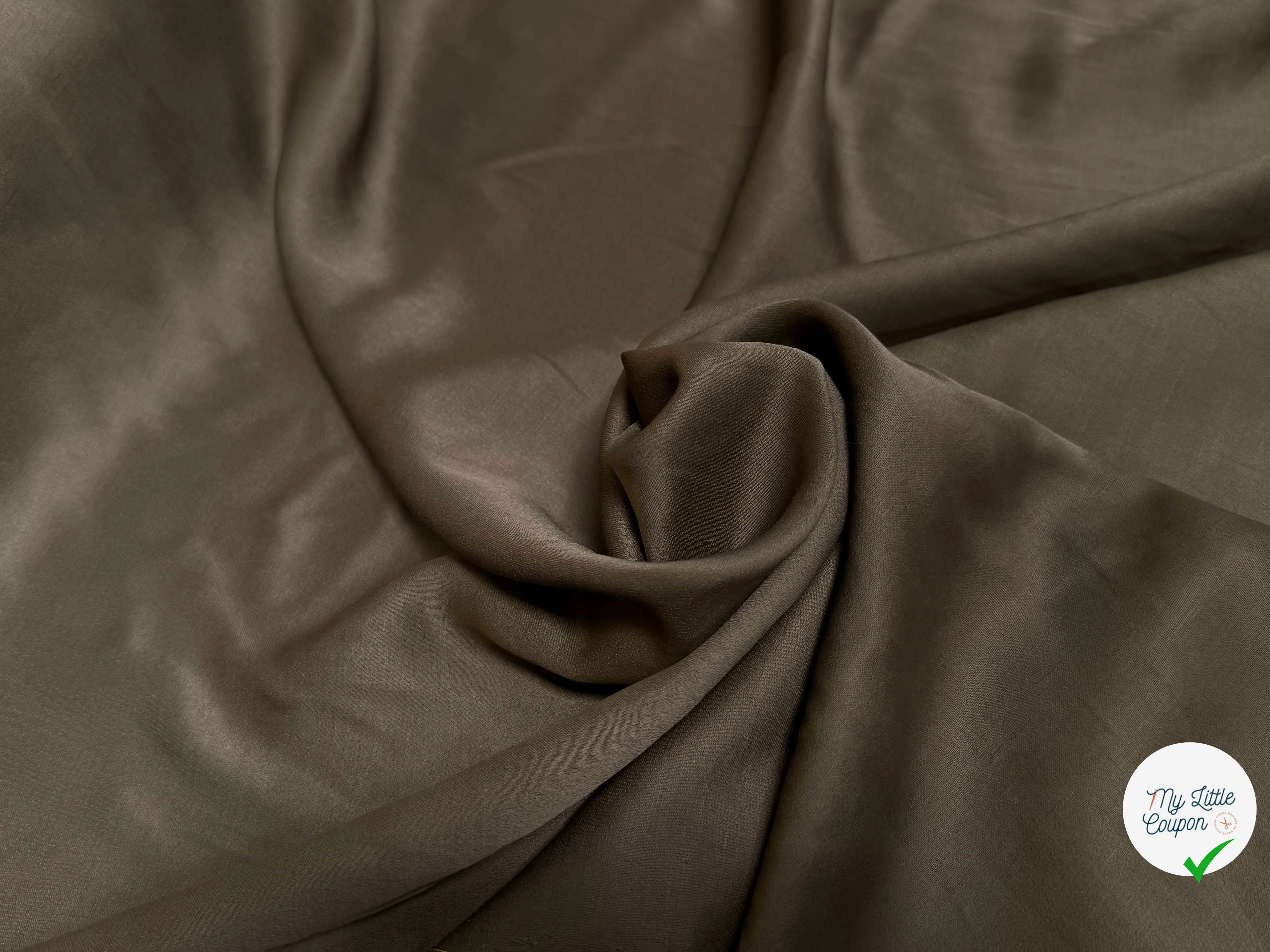 CREPE ENVERS SATIN TEXTURÉ SHANTUNG 100% VISCOSE MARRON CHOCO BEAU TOMBÉ - My Little Coupon