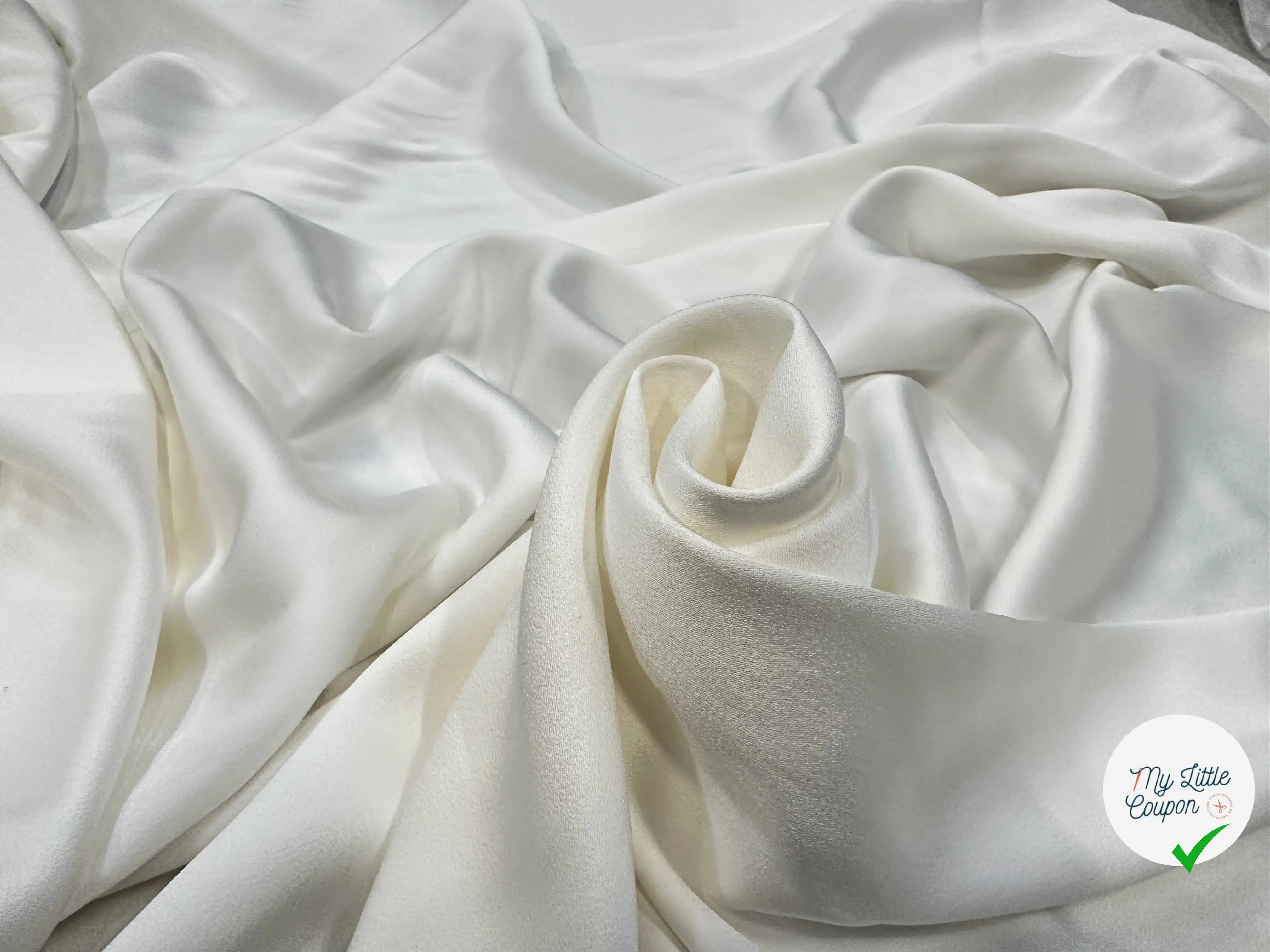 CREPE ENVERS SATIN VISCOSE ET LAINE BLANC CASSÉ MLC INTERN
