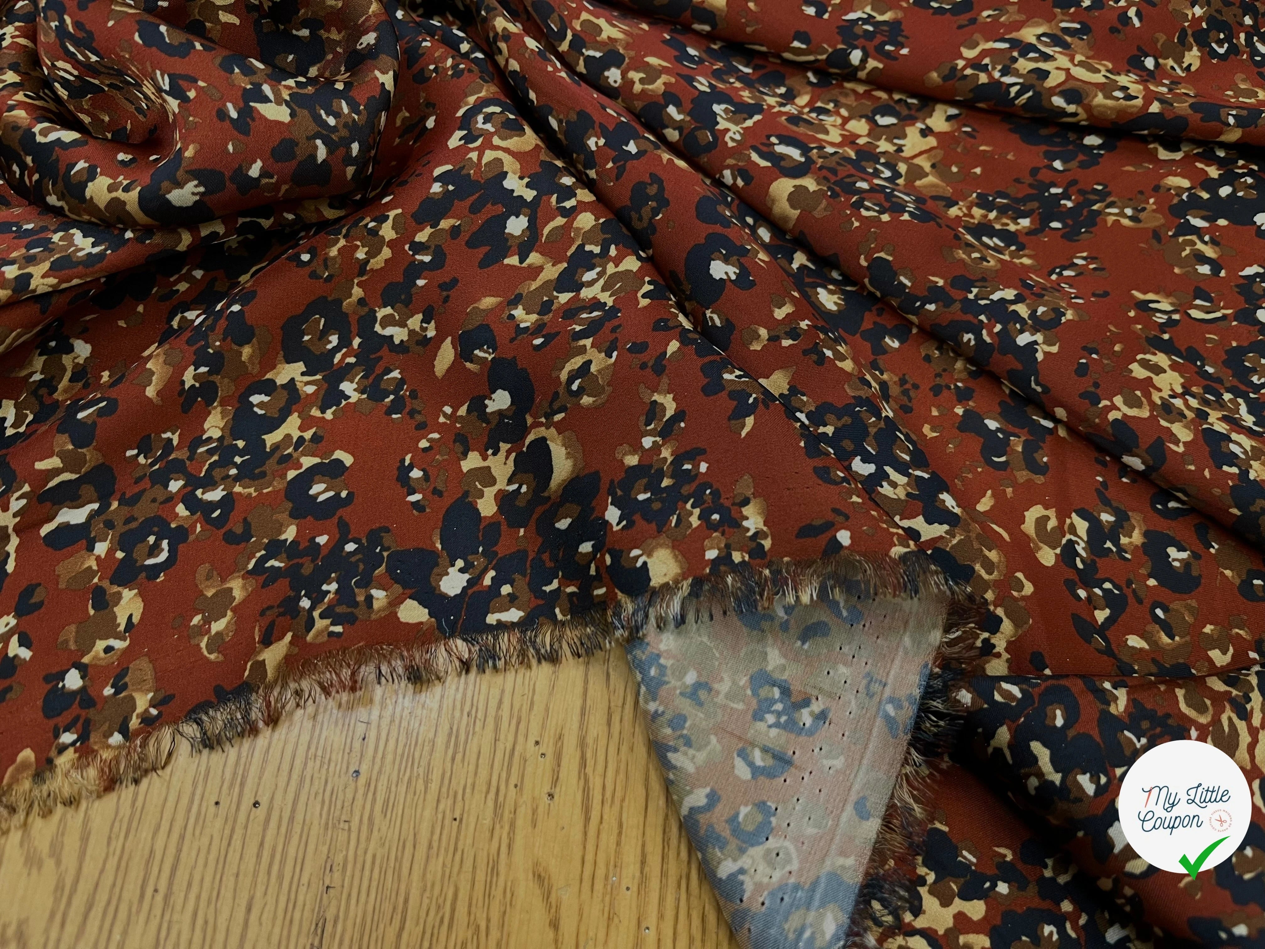 CREPE FLEURS ABSTRAITE NOIR&FOND MARRON ET FLUIDE - My Little Coupon