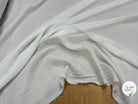 Tissu crêpe fluide texturé blanc cassé - vue de la matière