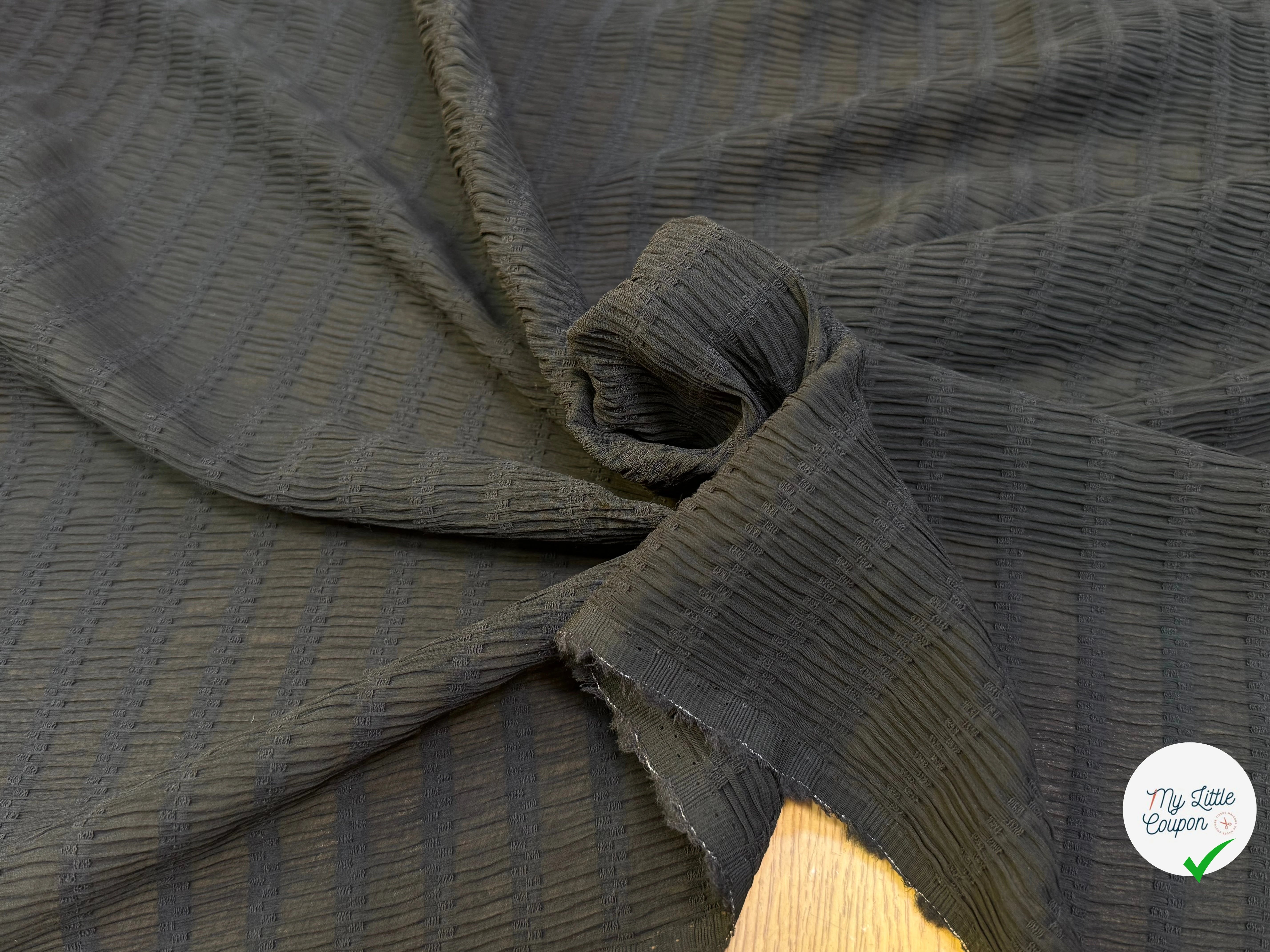 CREPE GAUFFRÉ VISCOSE SOIE ET LAINE GROSSES RAYURES TISSÉES FLUIDE NOIR - My Little Coupon
