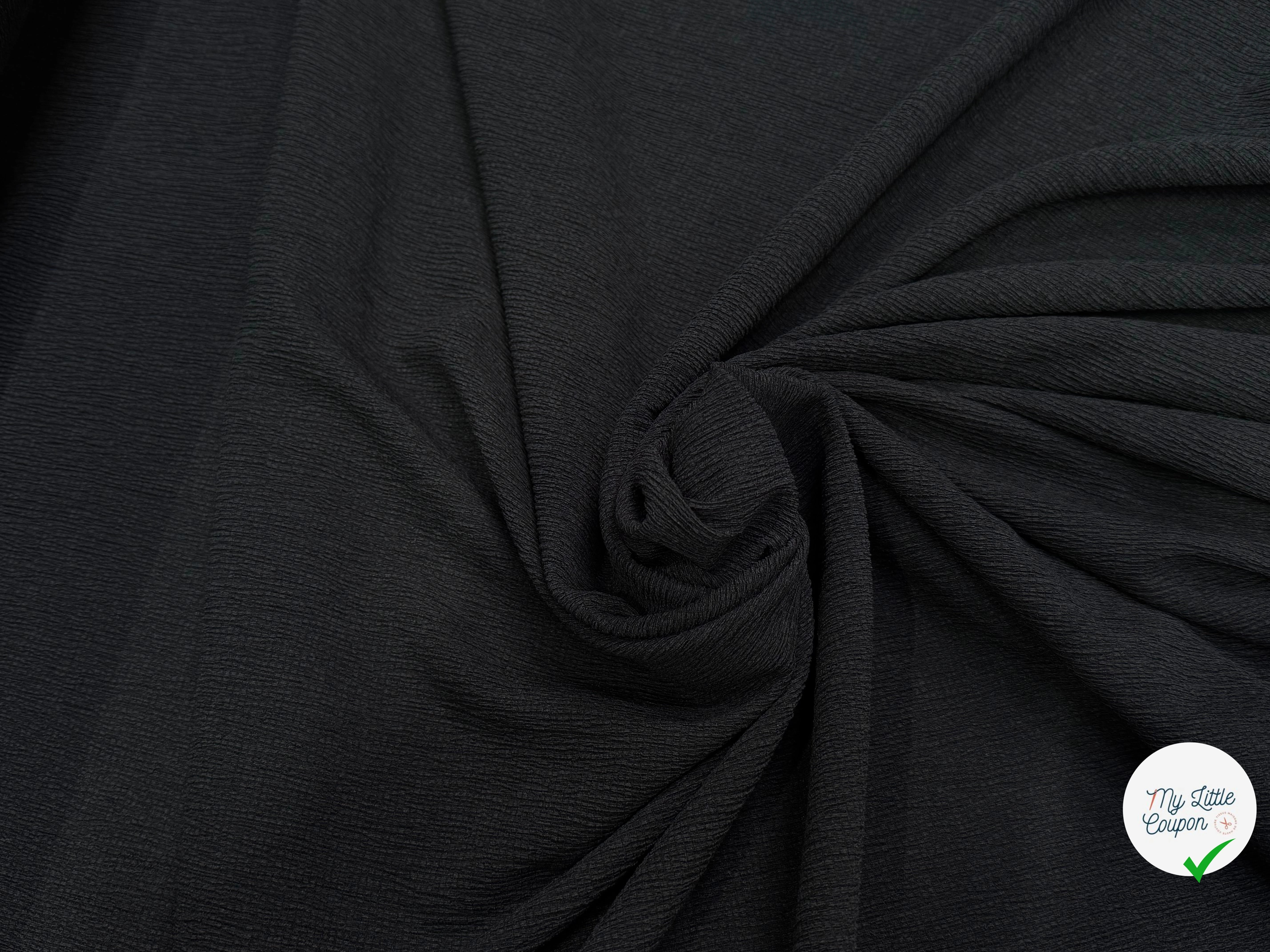 Tissu crêpe gaufré noir légèrement stretch au tombé plombant, effet double gaze