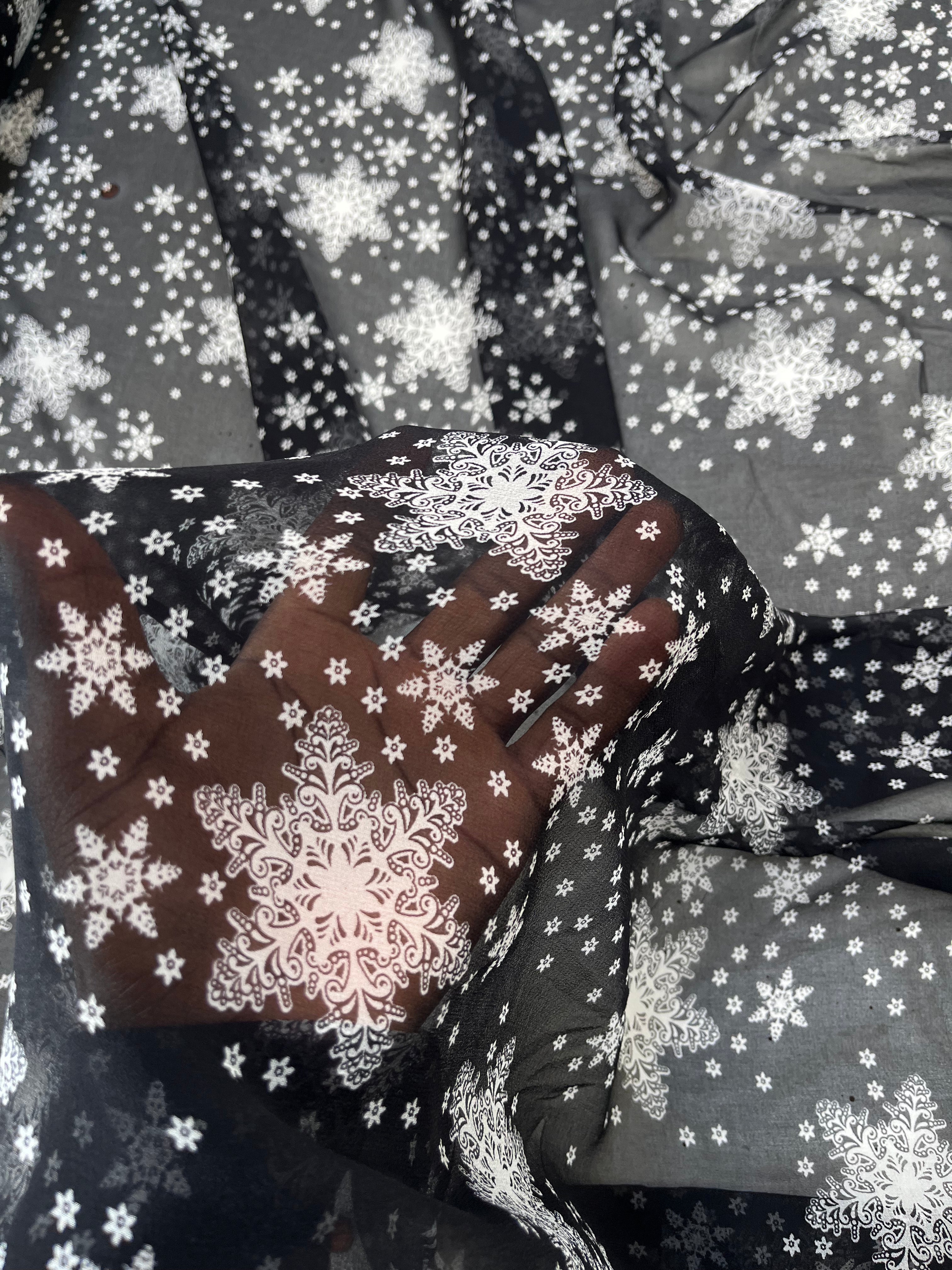 CREPE GEORGETTE DE SOIE FLOCONS NOIR - My Little Coupon