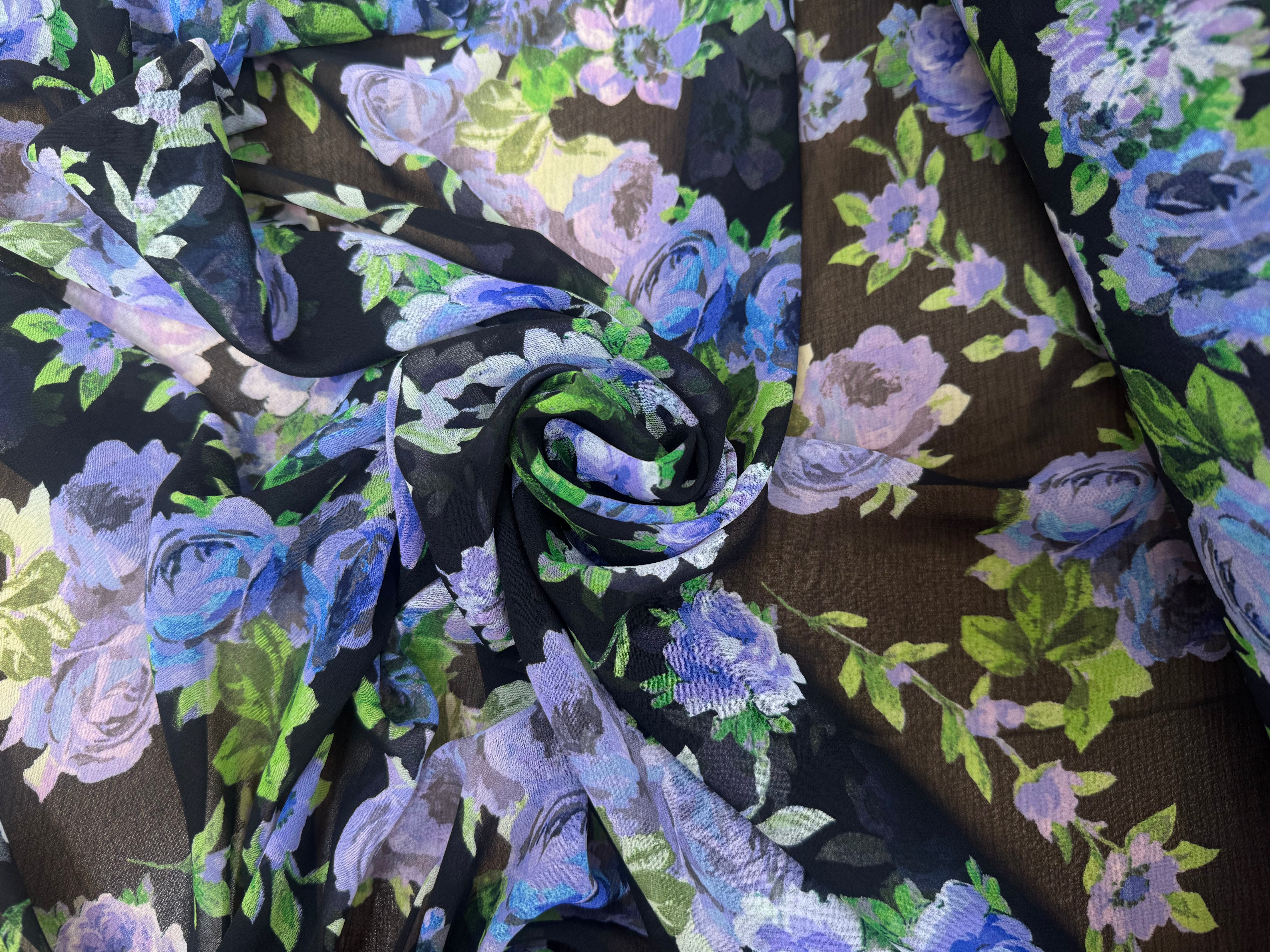 CREPE GEORGETTE FOND NOIR MOTIFS FLEURS VIOLET - My Little Coupon