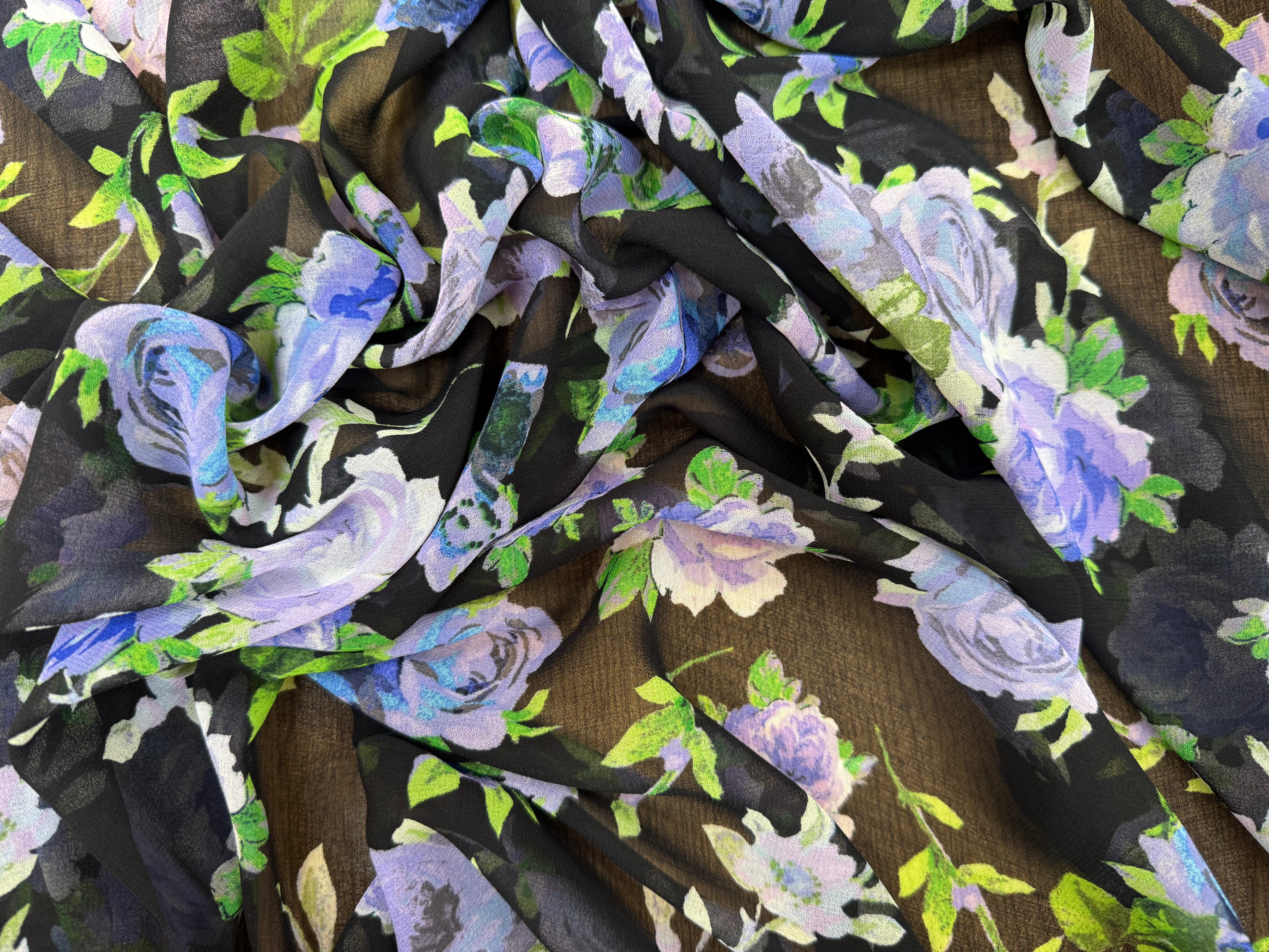 CREPE GEORGETTE FOND NOIR MOTIFS FLEURS VIOLET - My Little Coupon