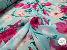 CREPE GOERGETTE FOND BLEU MOTIFS FLEURS ROSE - My Little Coupon