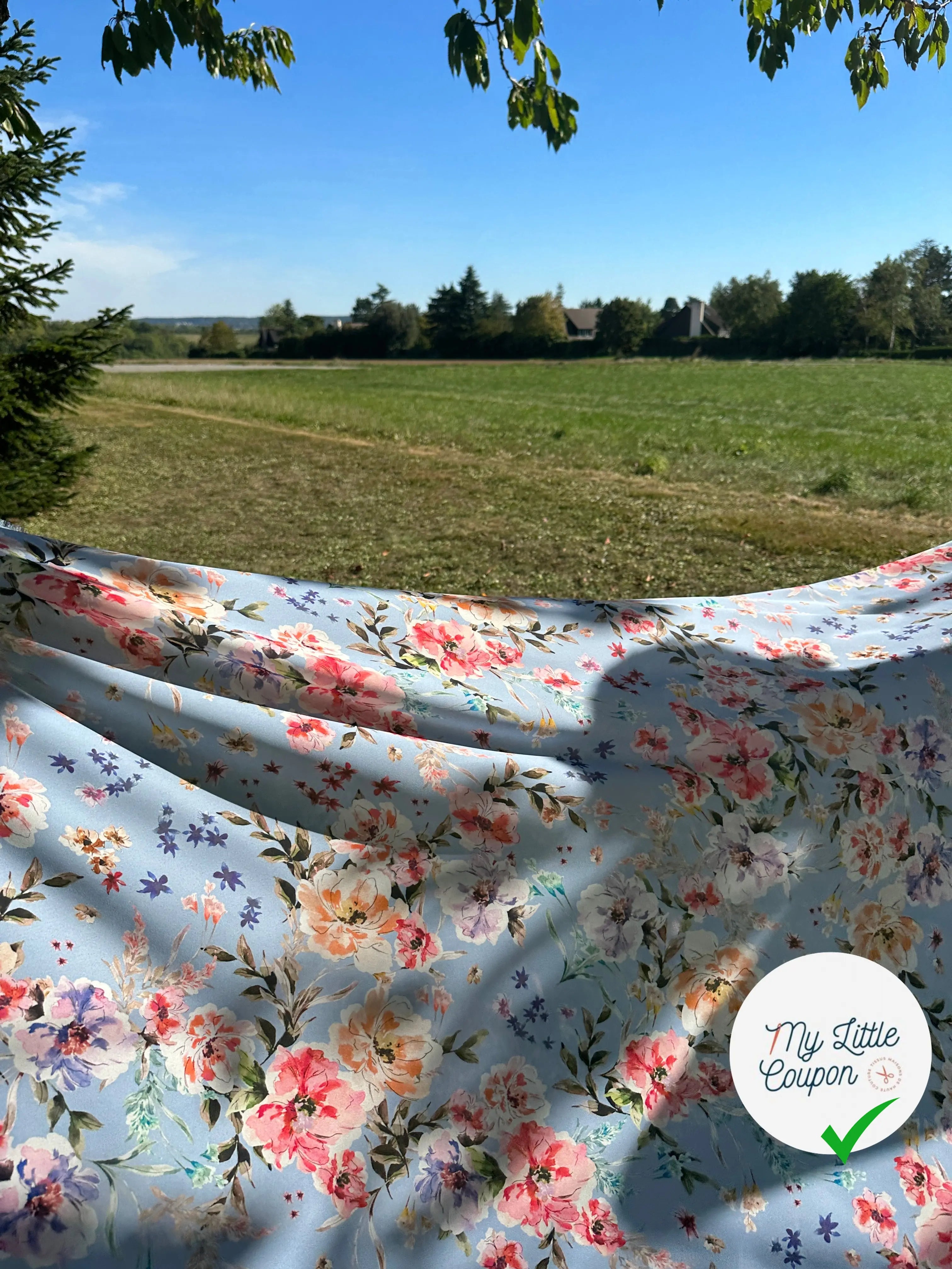 CRÊPE HIBISCUS JOPNI FOND BLEU CIEL MSO