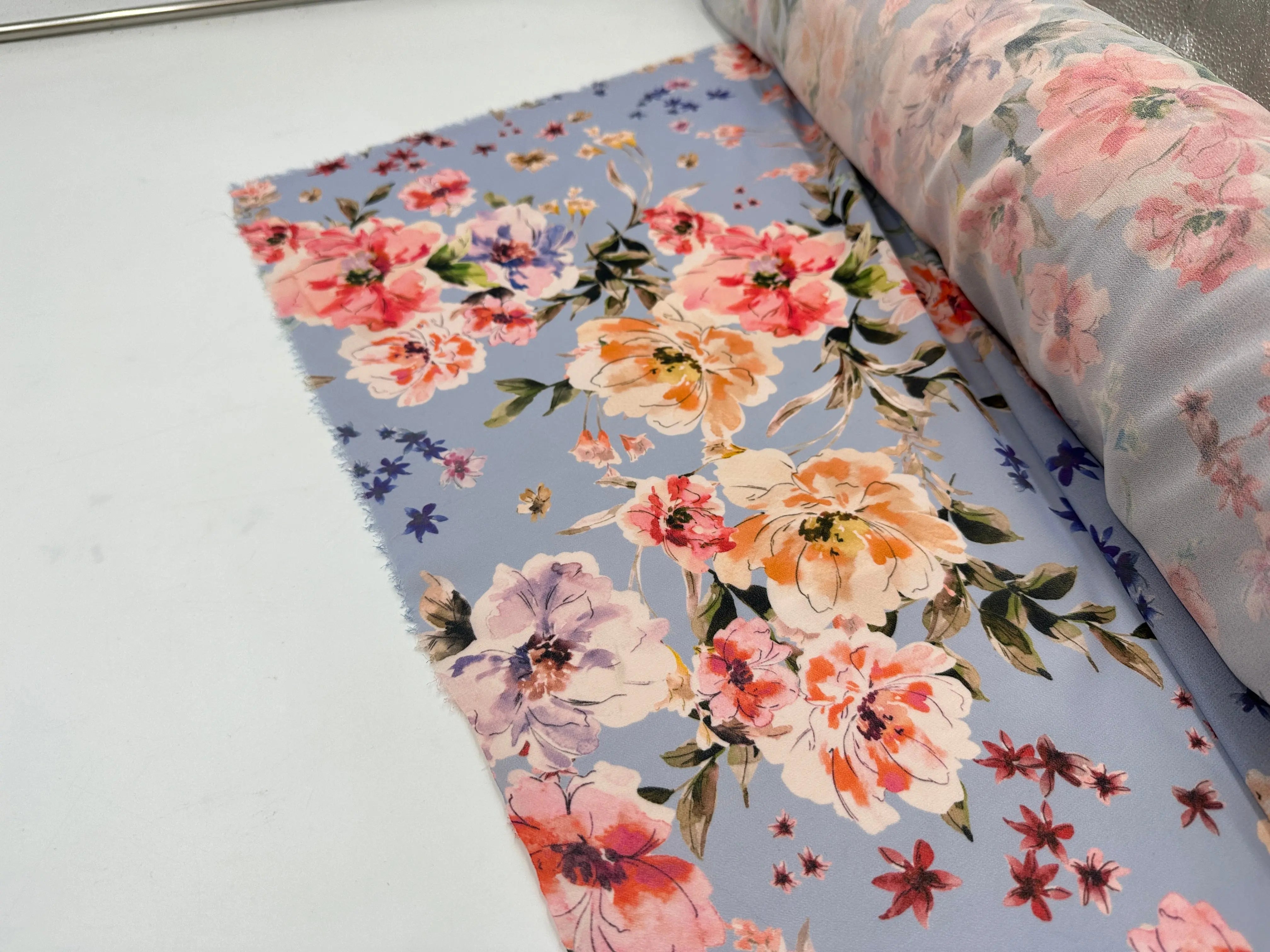 CRÊPE HIBISCUS JOPNI FOND BLEU MAUVE MSO