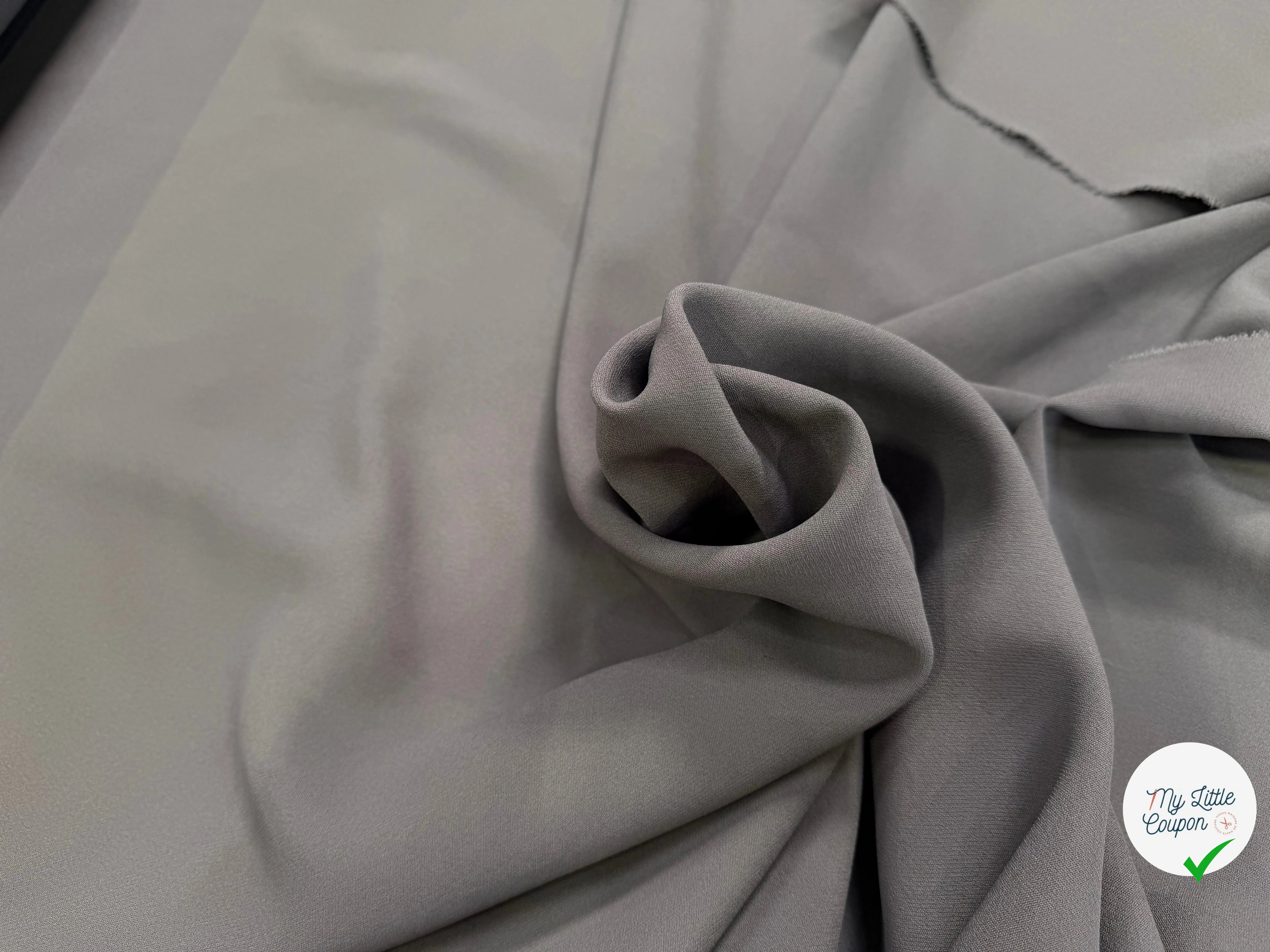 CREPE HUITRE FONCÉ POLYVISOSE BELLE TENUE - My Little Coupon