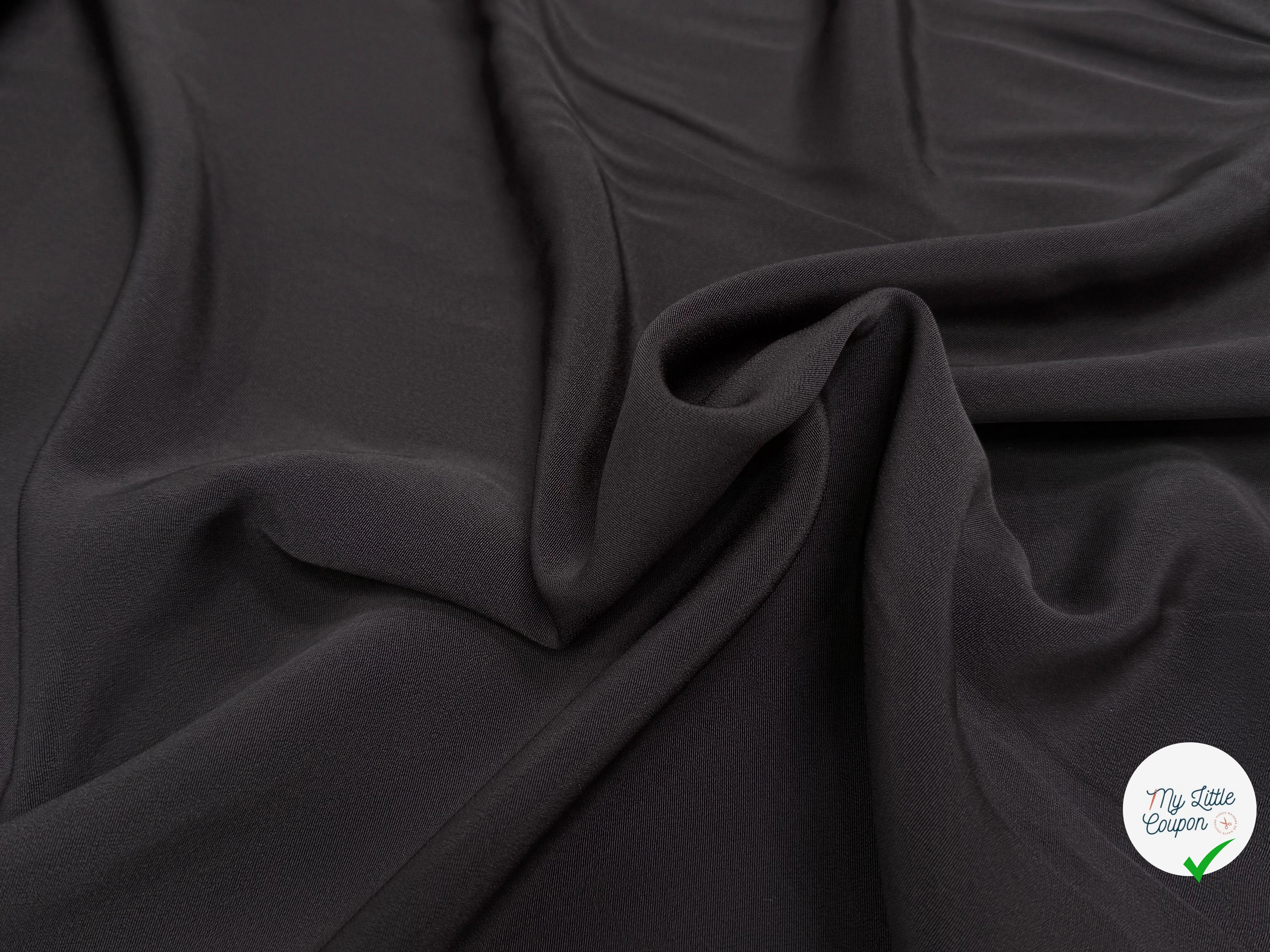 CREPE LÉGÈREMENT SATINÉ ACÉTATE VISCOSE MARRON FONCÉ - My Little Coupon