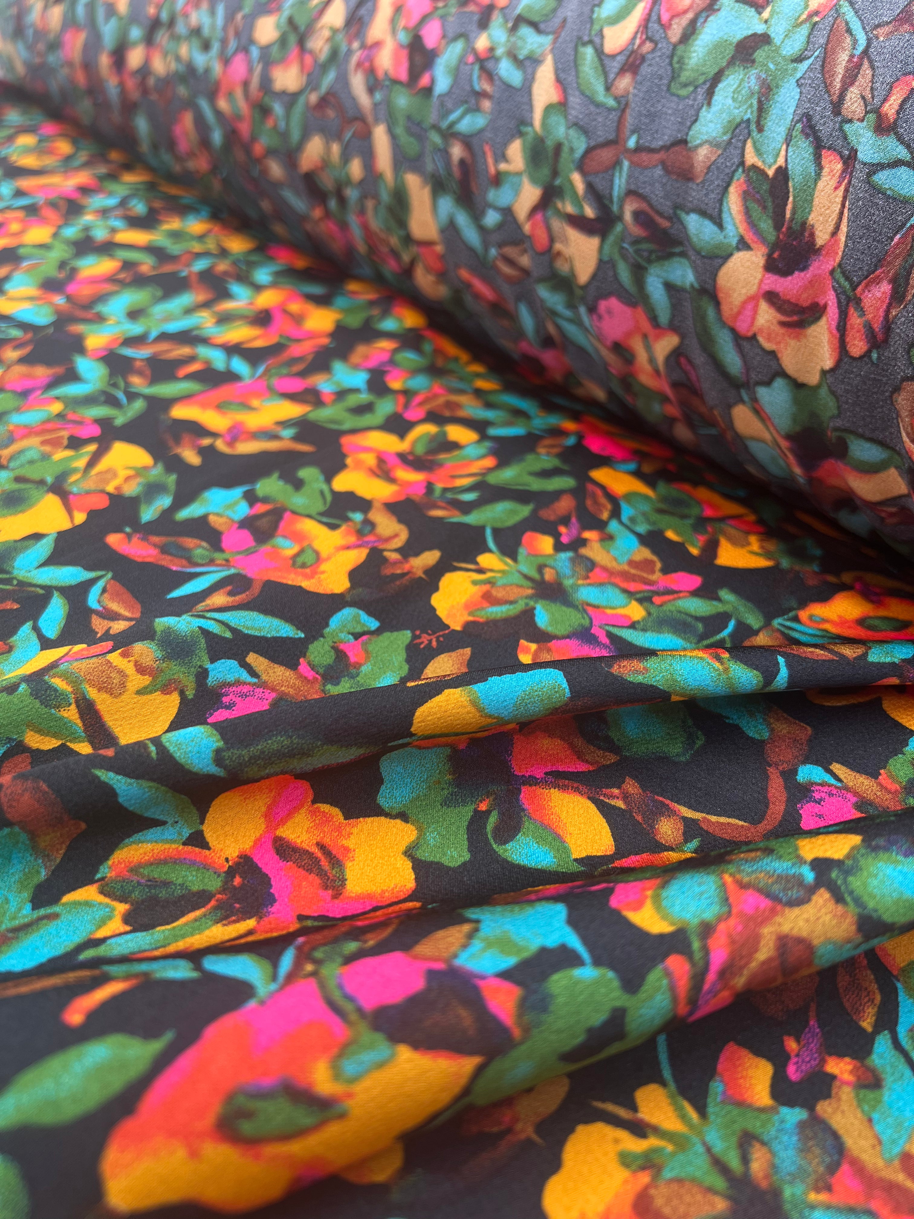CRÊPE LEGEREMENT SATINÉ FLEURS CHAUDES MLC INTERN