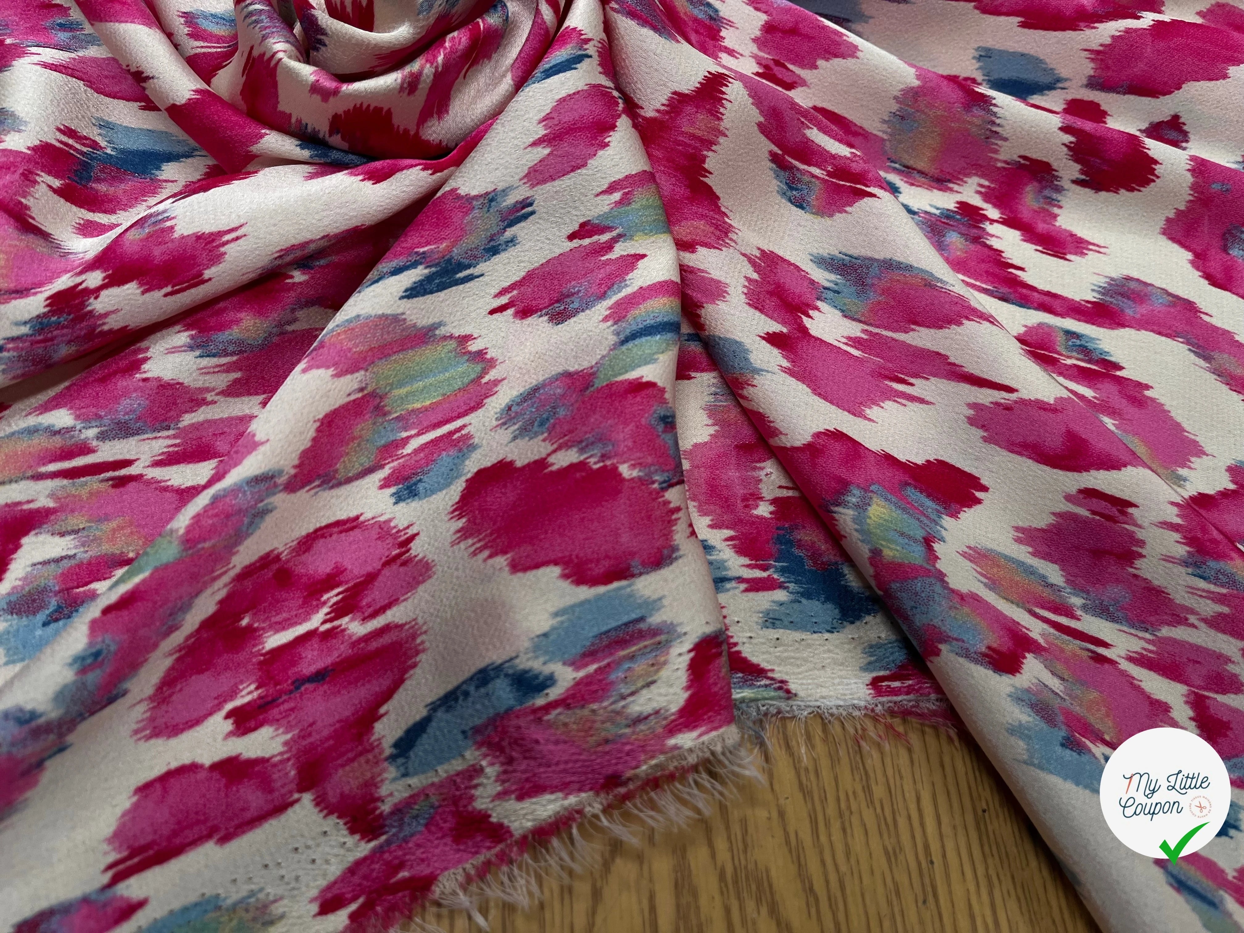 CREPE LÉGÈREMENT SATINÉ FLUIDE IMPRIMÉ ÉFFET NUAGE MULTICOLORES FOND ÉCRU - My Little Coupon