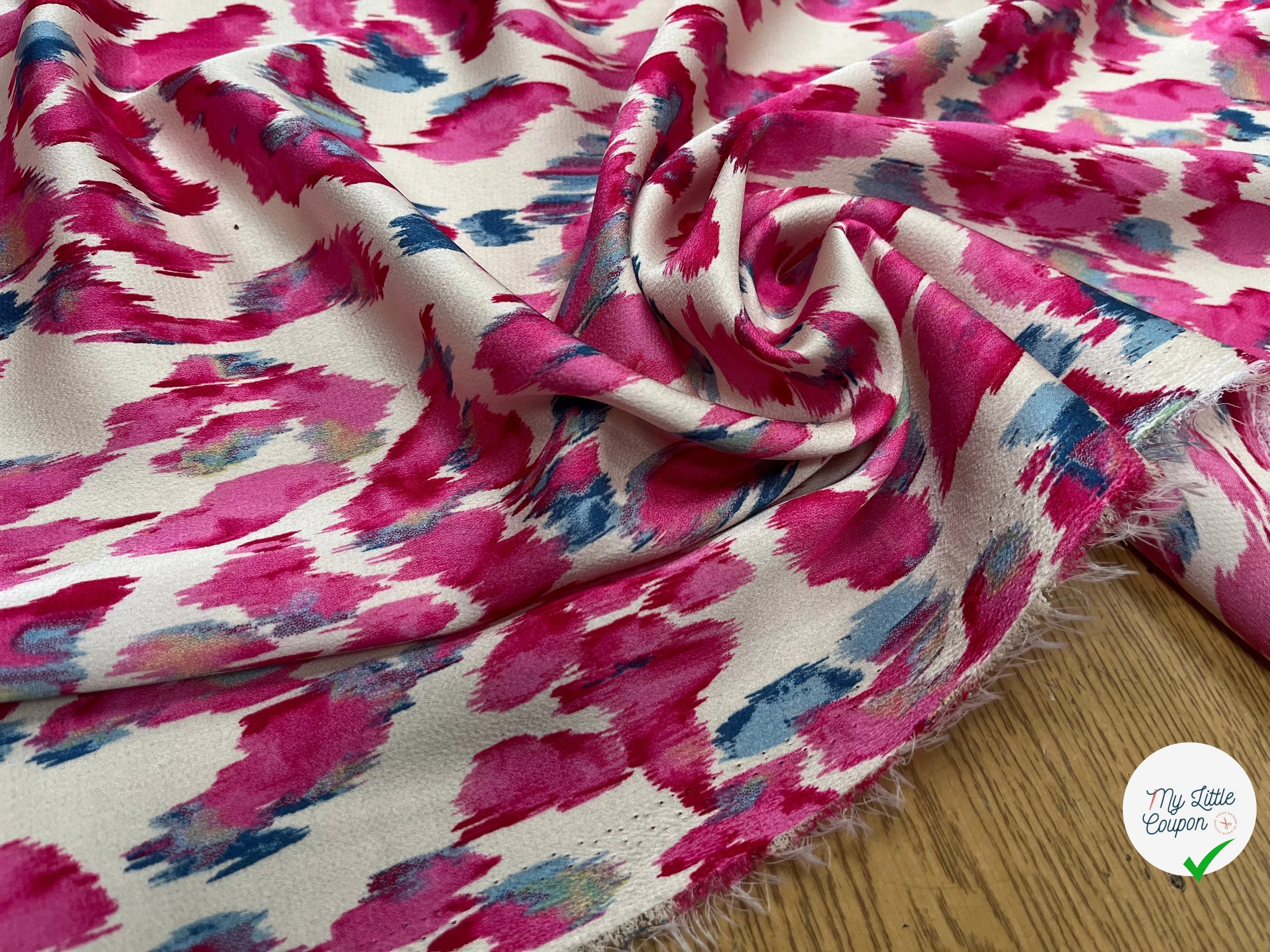 CREPE LÉGÈREMENT SATINÉ FLUIDE IMPRIMÉ ÉFFET NUAGE MULTICOLORES FOND ÉCRU - My Little Coupon