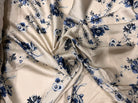 CRÊPE LÉGÈREMENT SATINÉ JOLIES FLEURS BLEUES SUR FOND BEIGE - My Little Coupon