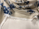 CRÊPE LÉGÈREMENT SATINÉ JOLIES FLEURS BLEUES SUR FOND BEIGE - My Little Coupon