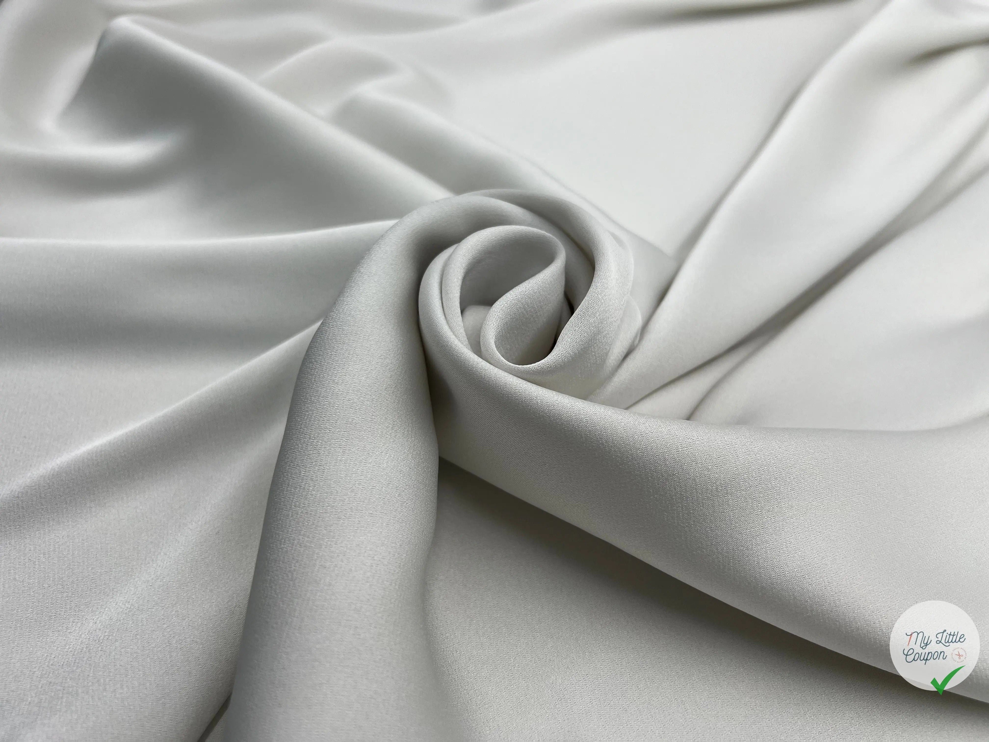 CRÊPE LÉGÈREMENT SATINÉ OFF WHITE FLUIDE ET SOUPLE - My Little Coupon - tissu - coudre