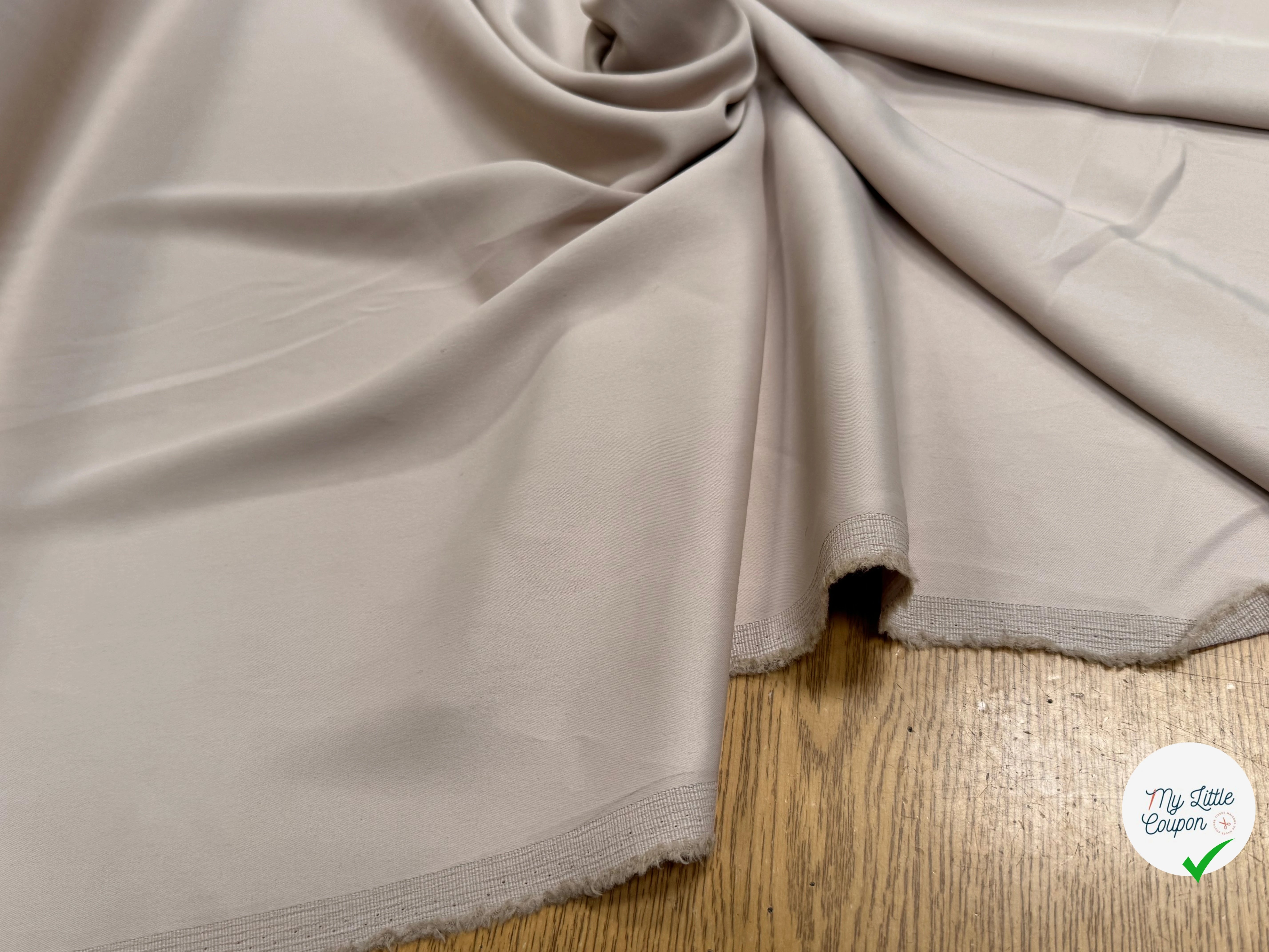 CREPE LOURD ENVERS SATIN ACETATE VISCOSE STRETCH CREME - My Little Coupon