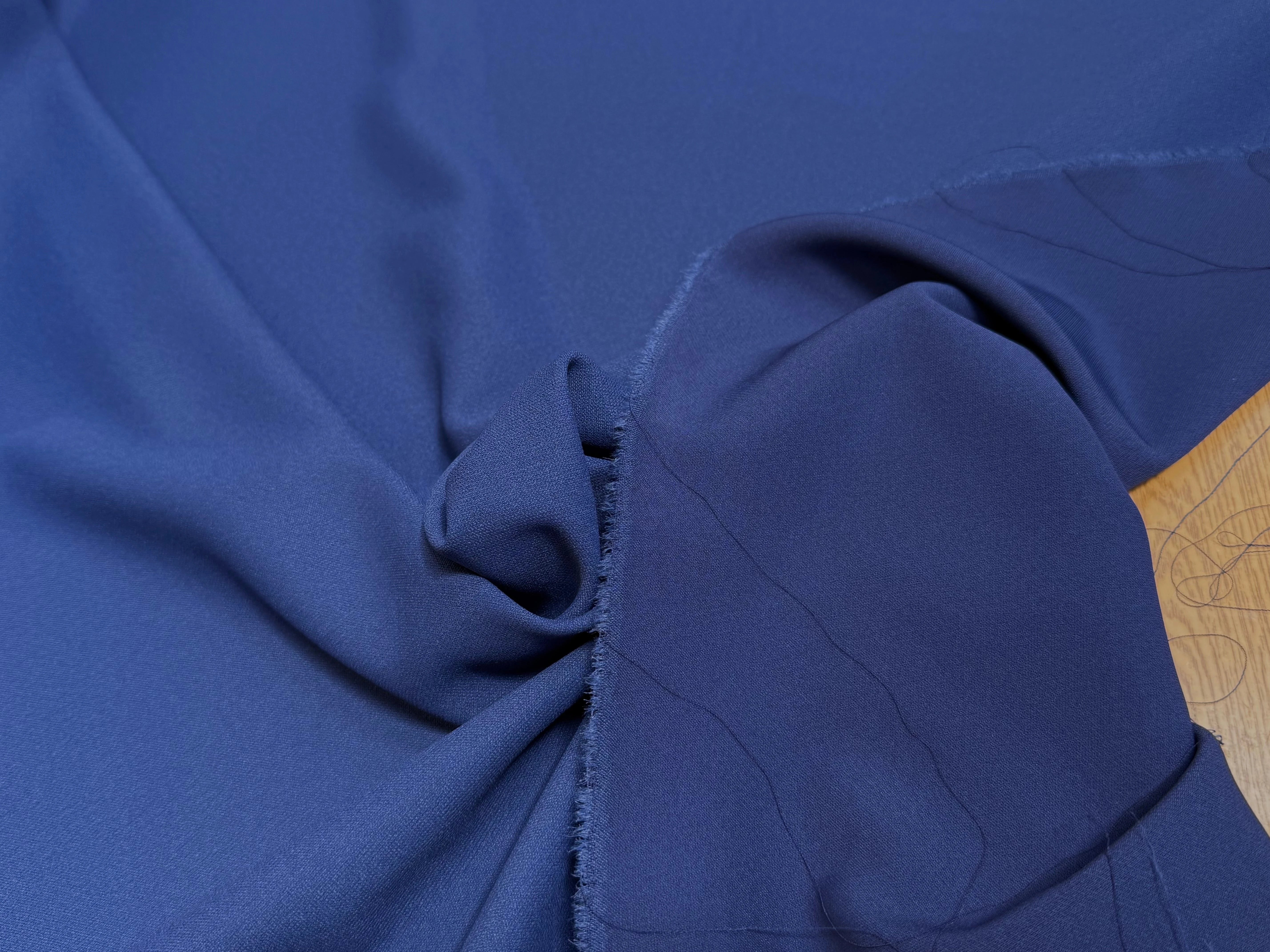 CREPE LOURD JAPAN 70% VISCOSE BLEU - My Little Coupon