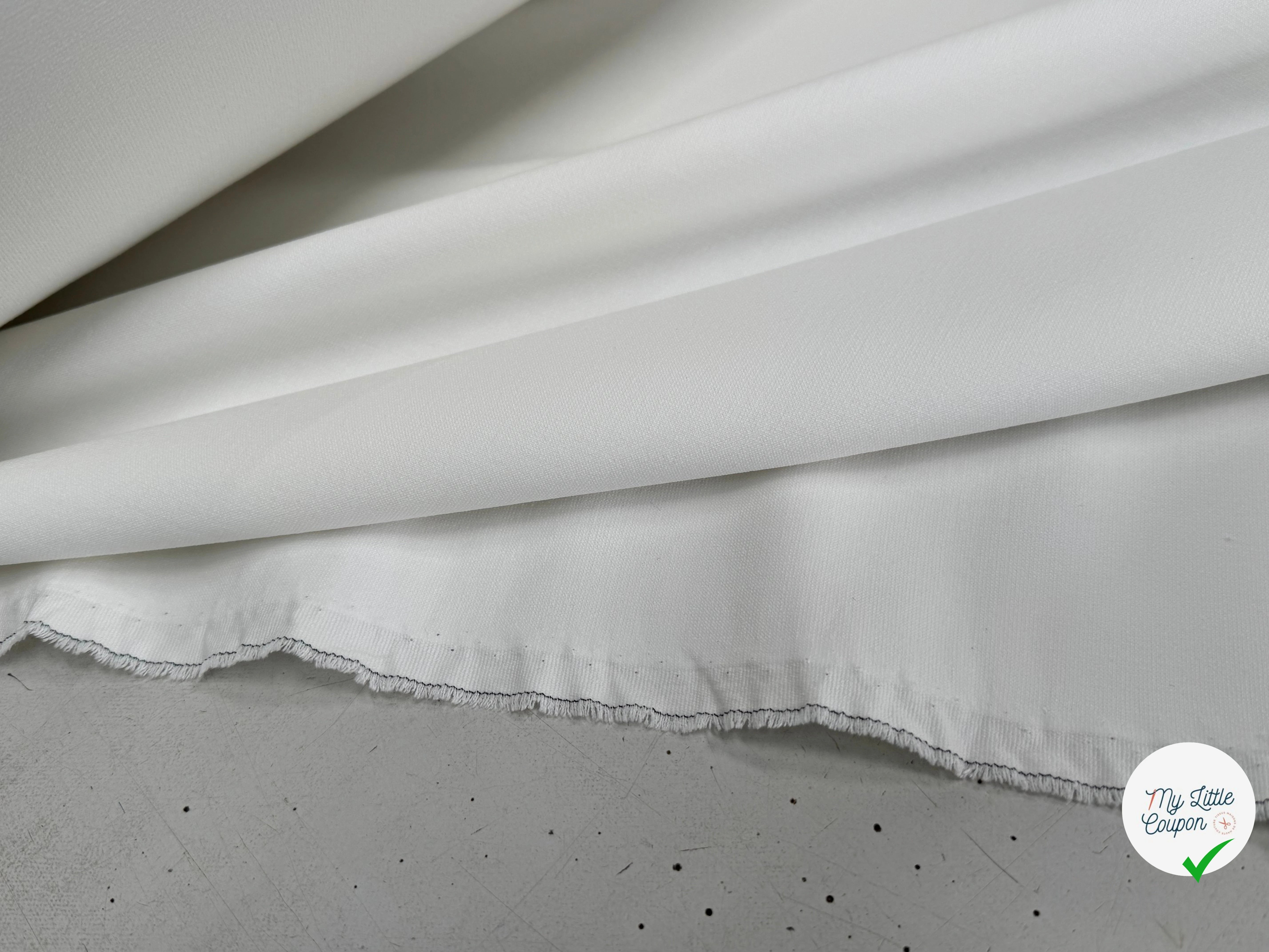 CREPE LOURD POLYVISCOSE ET COTON STRETCH TRÈS BELLE TENUE BLANC LÉGÈREMENT CASSÉ - My Little Coupon