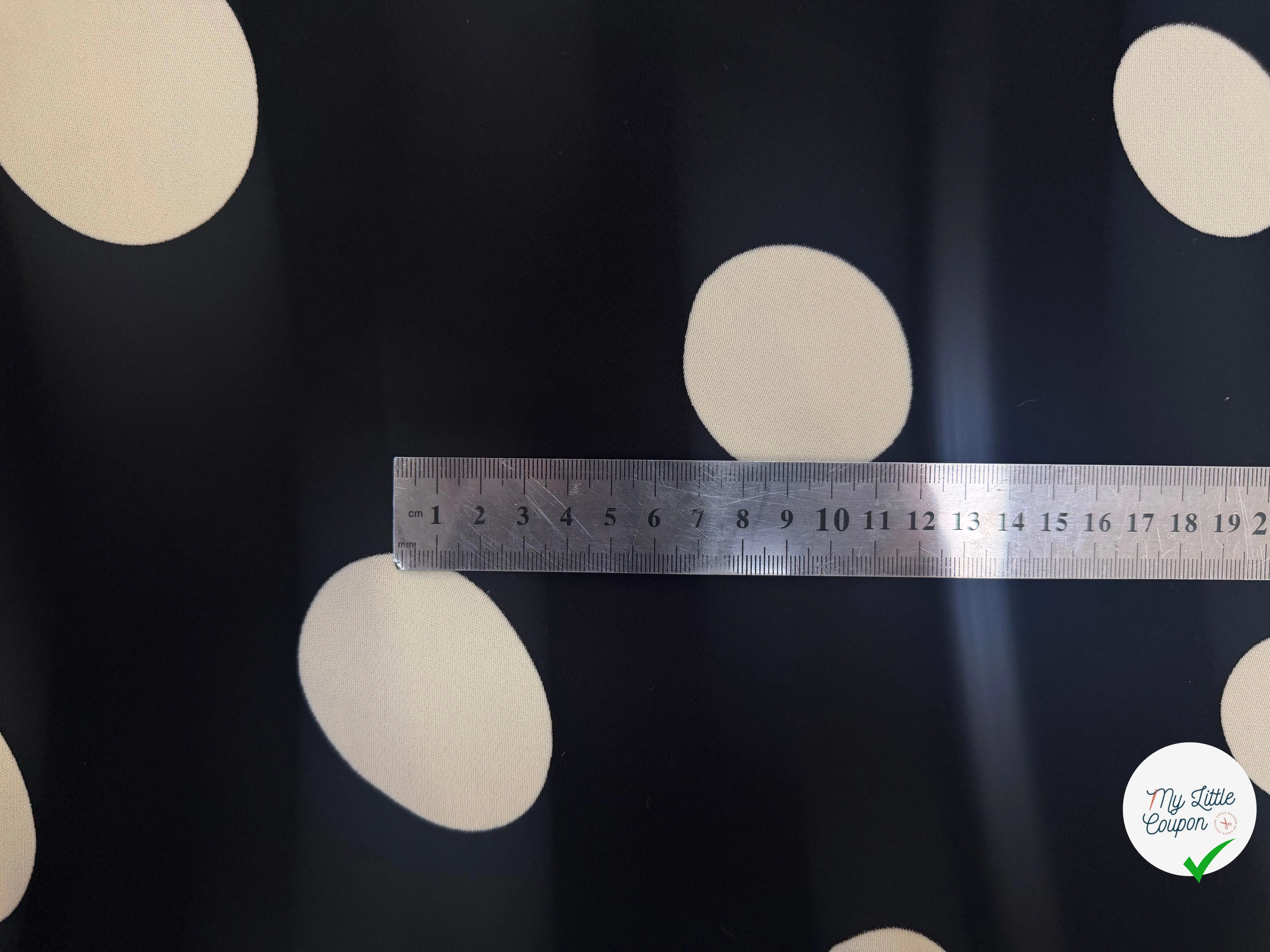 CREPE MAROCAIN 100% VISCOSE NOIR POIS BLANC CASSÉ - My Little Coupon