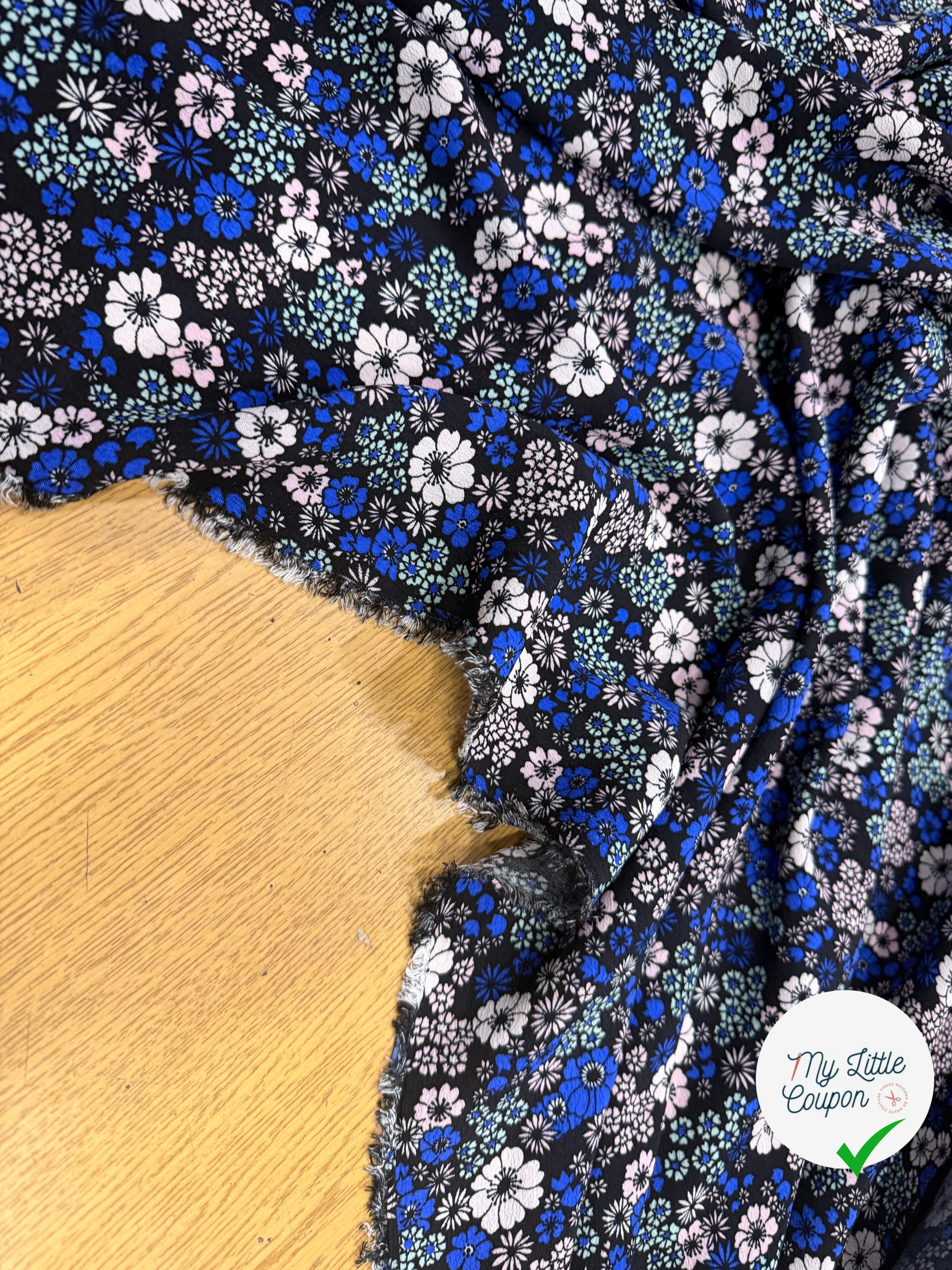 CREPE MAROCAIN 100% VISCSOE FLEURS FOND NOIR - My Little Coupon