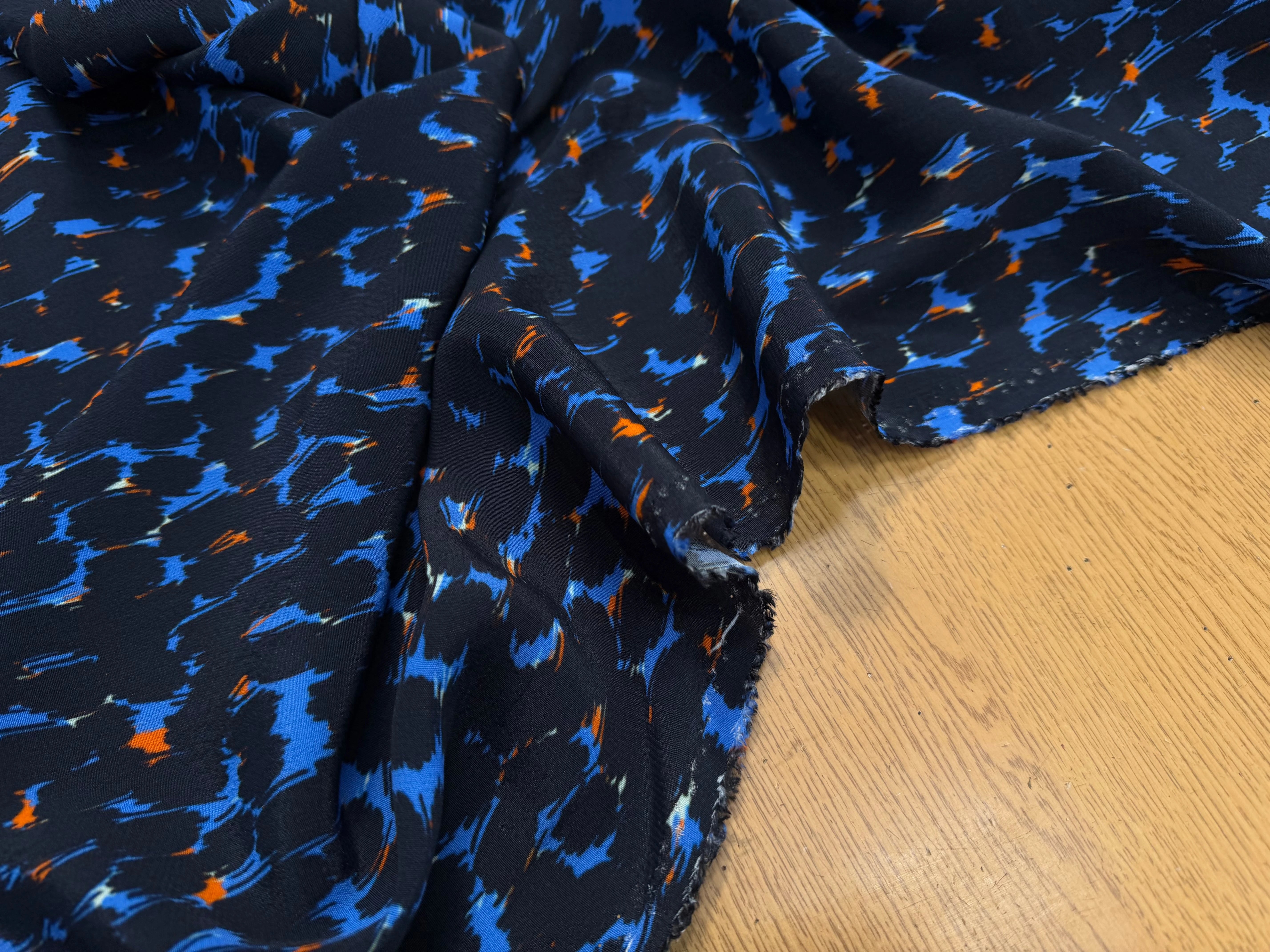 CREPE MAROCAIN COMO FOND BLEU - My Little Coupon