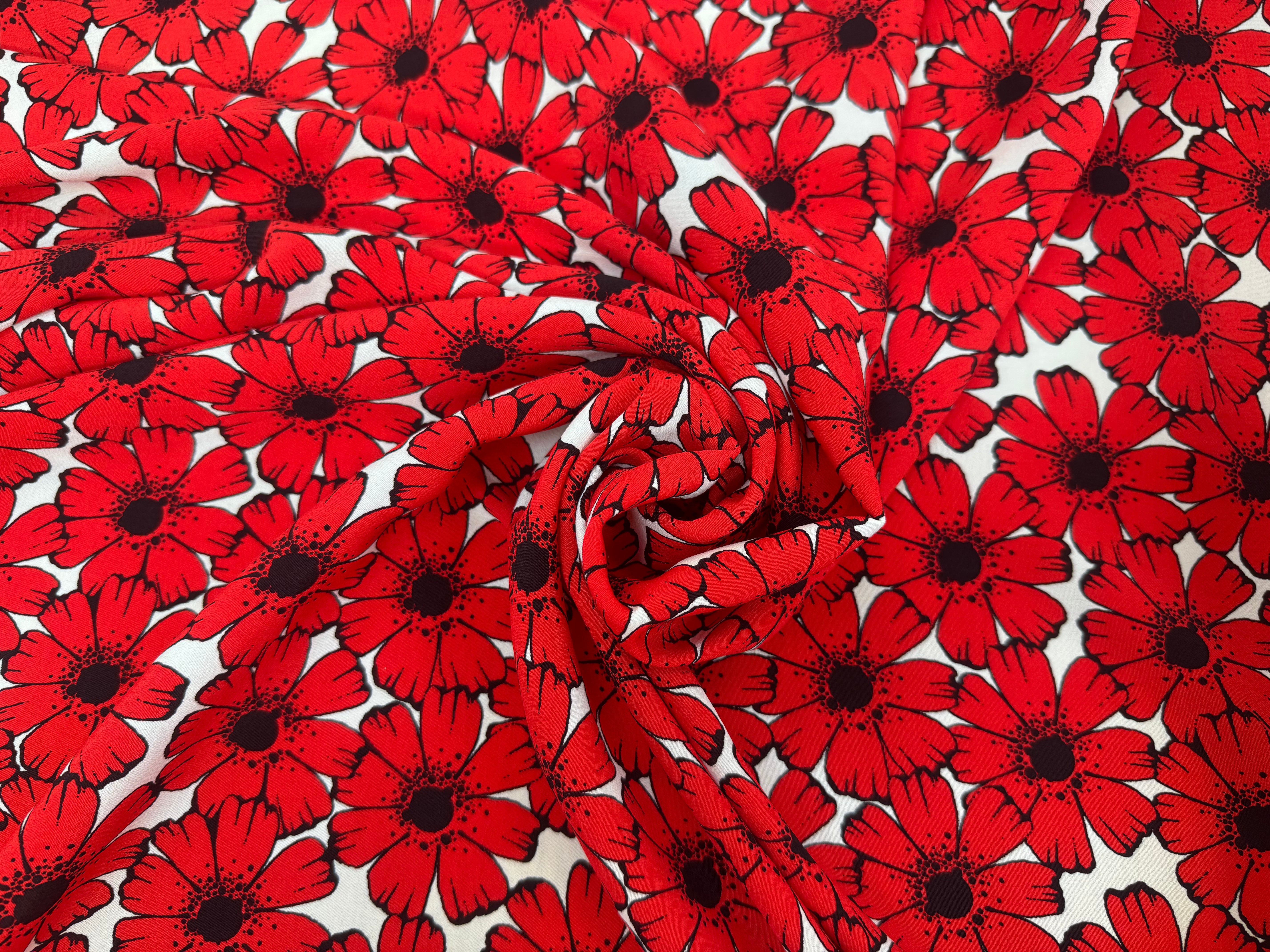 CREPE MAROCAIN VISCOSE FOND BLANC MOTIFS FLEURS DU BONHEUR JAPON ROUGE - My Little Coupon