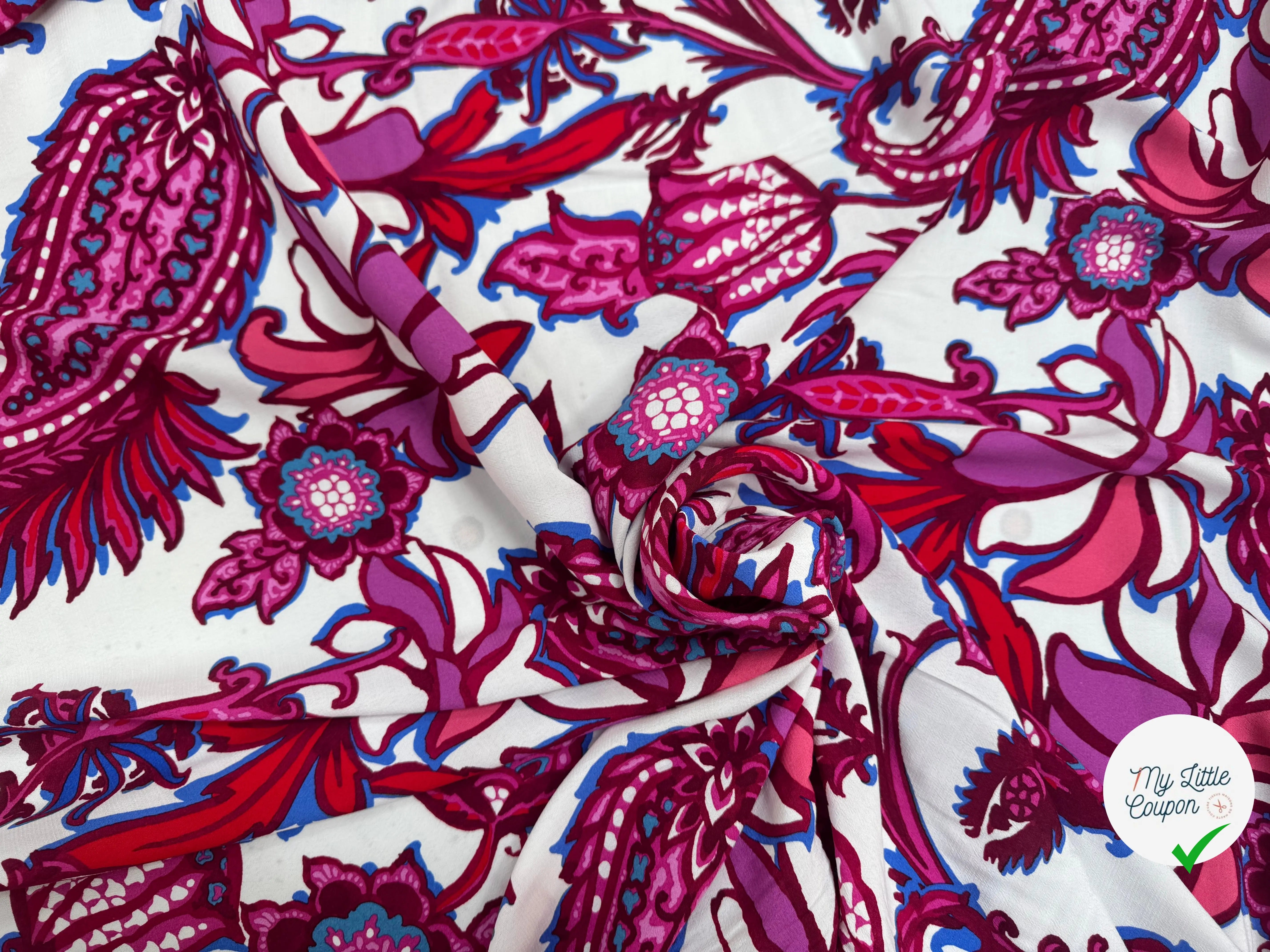 CREPE MAROCAIN VISCOSE PAISLEY HIBISCUS ROSE ROUGE FOND BLANC - My Little Coupon
