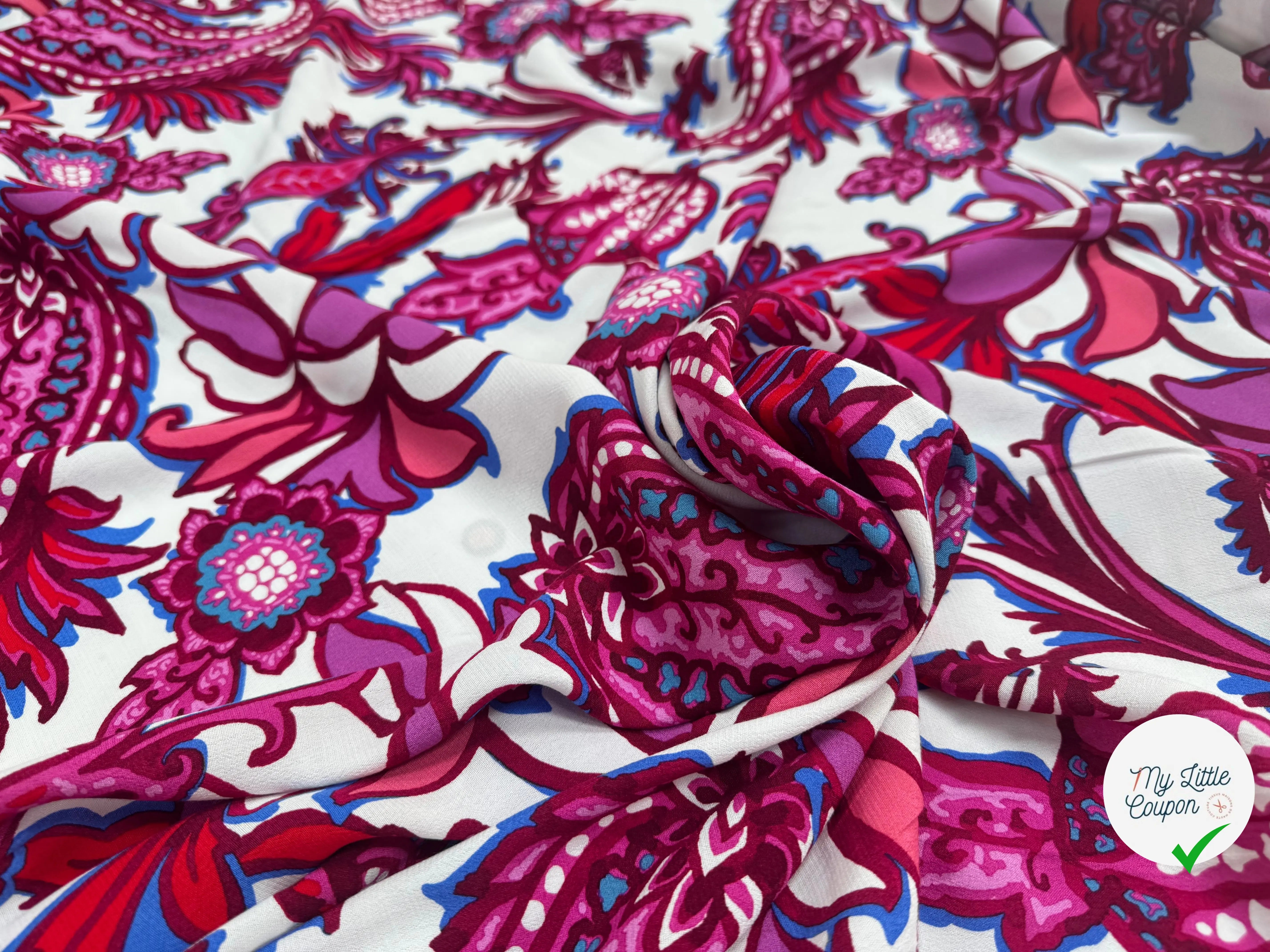 CREPE MAROCAIN VISCOSE PAISLEY HIBISCUS ROSE ROUGE FOND BLANC - My Little Coupon