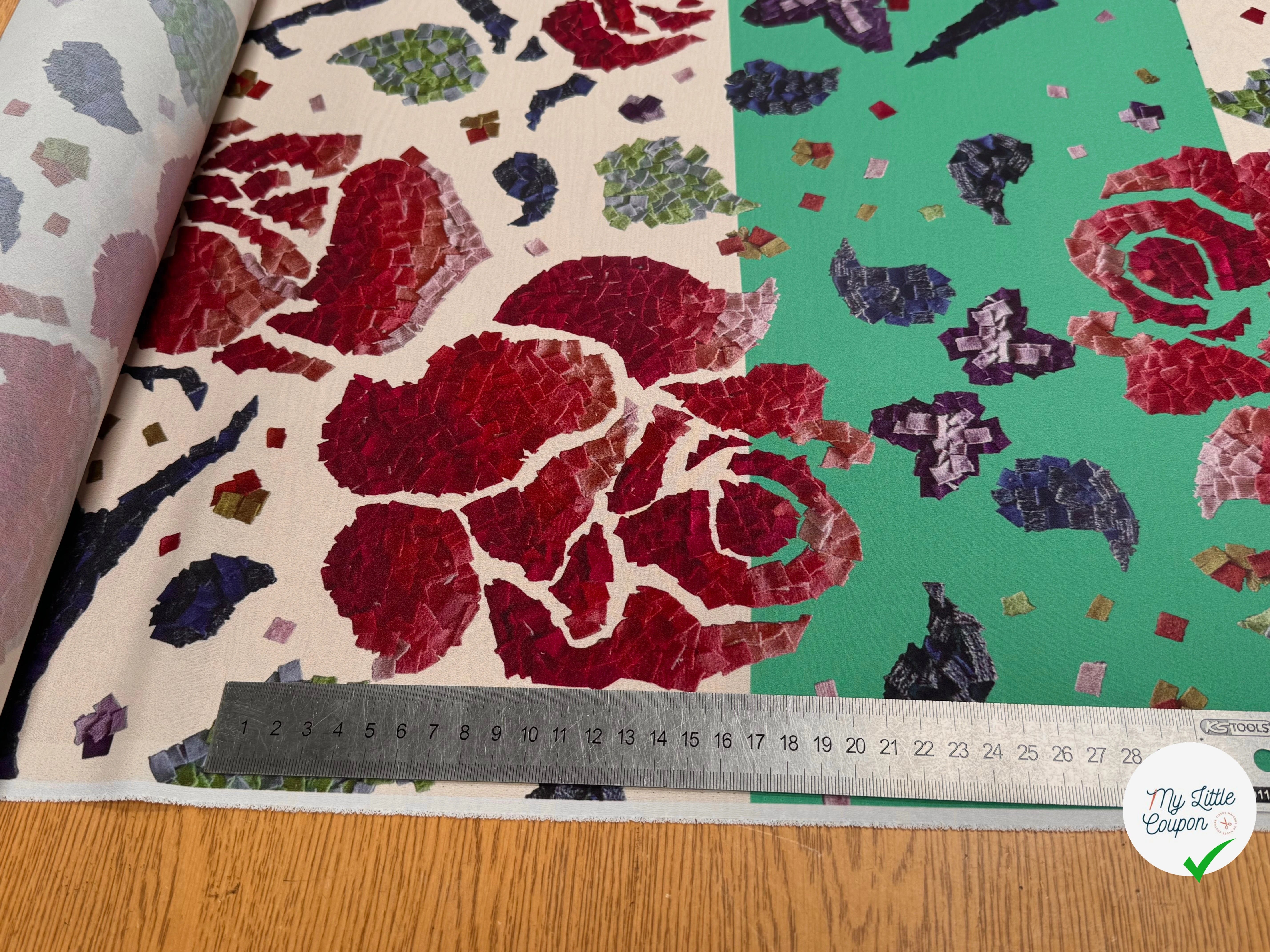 CRÊPE POLYESTER IMPRIMÉ FLORAL GROSSES FLEURS RAPPORT 68 CM CREPE SB GROSSES FLEURS - My Little Coupon