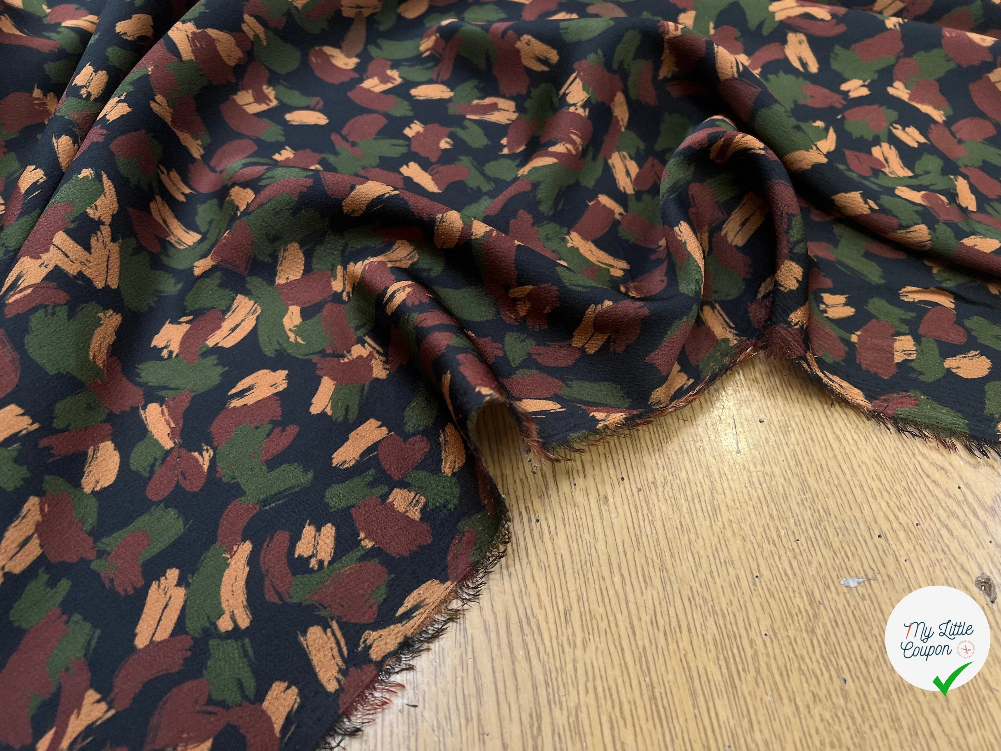 CREPE SATINÉ ARMY PACIFIQUE COEUR MOTIF TACHES - My Little Coupon