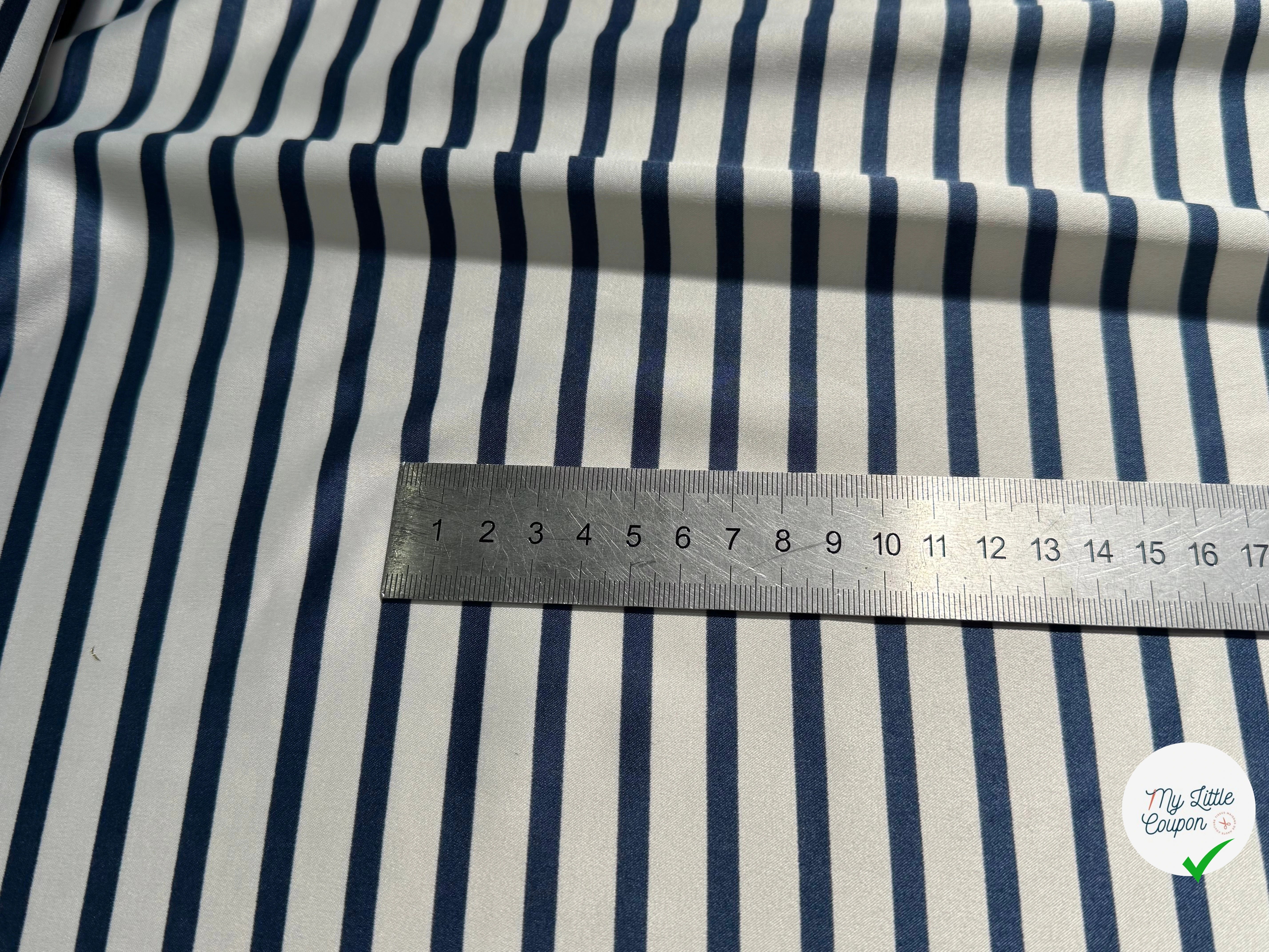 CREPE SATINÉ FLUIDE RAYURES MARRINE ÉCRU STRETCH - My Little Coupon