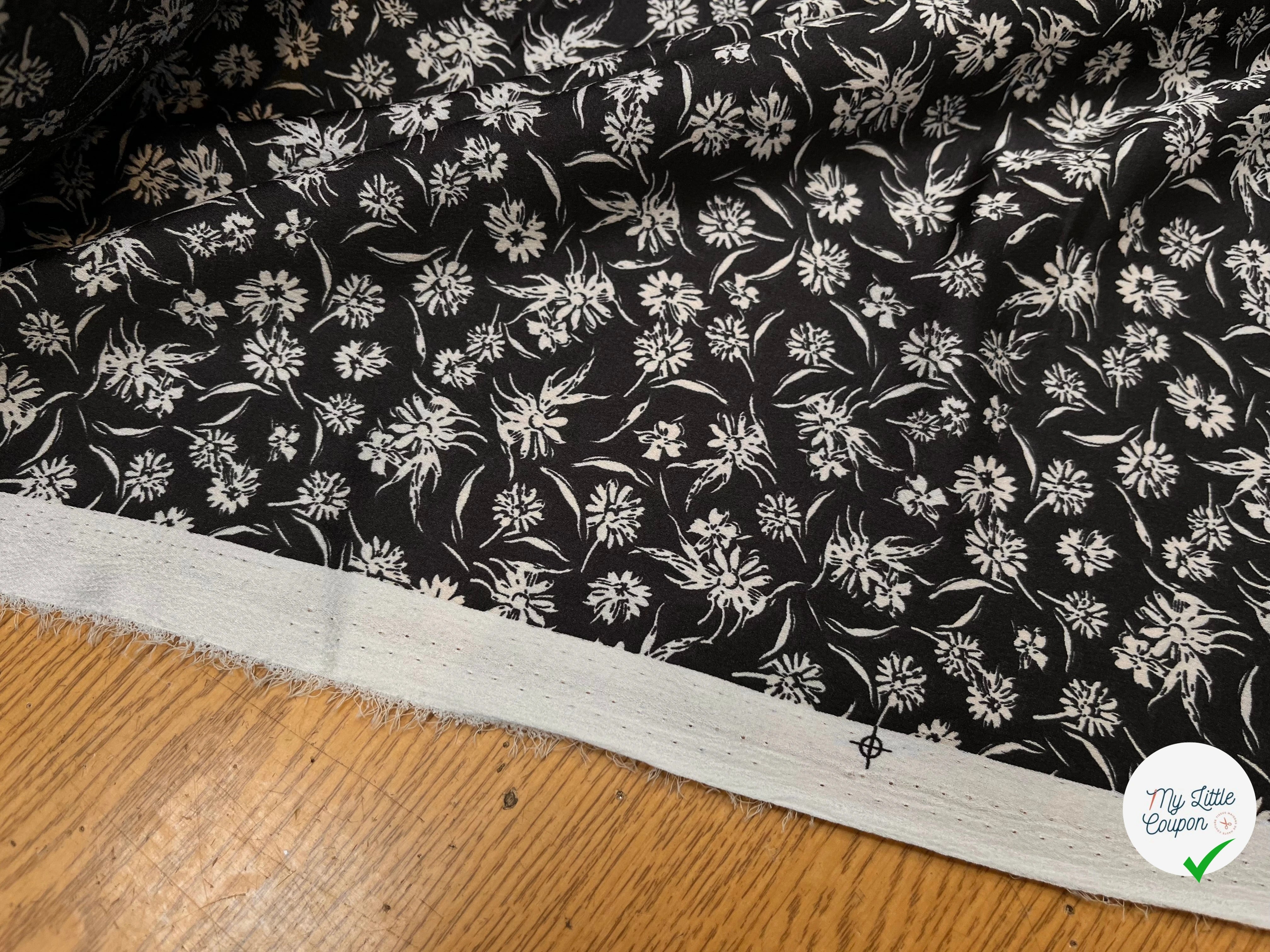 CREPE SATINÉ FOND NOIR PETITE FLEUR BEIGE FLUIDE - My Little Coupon