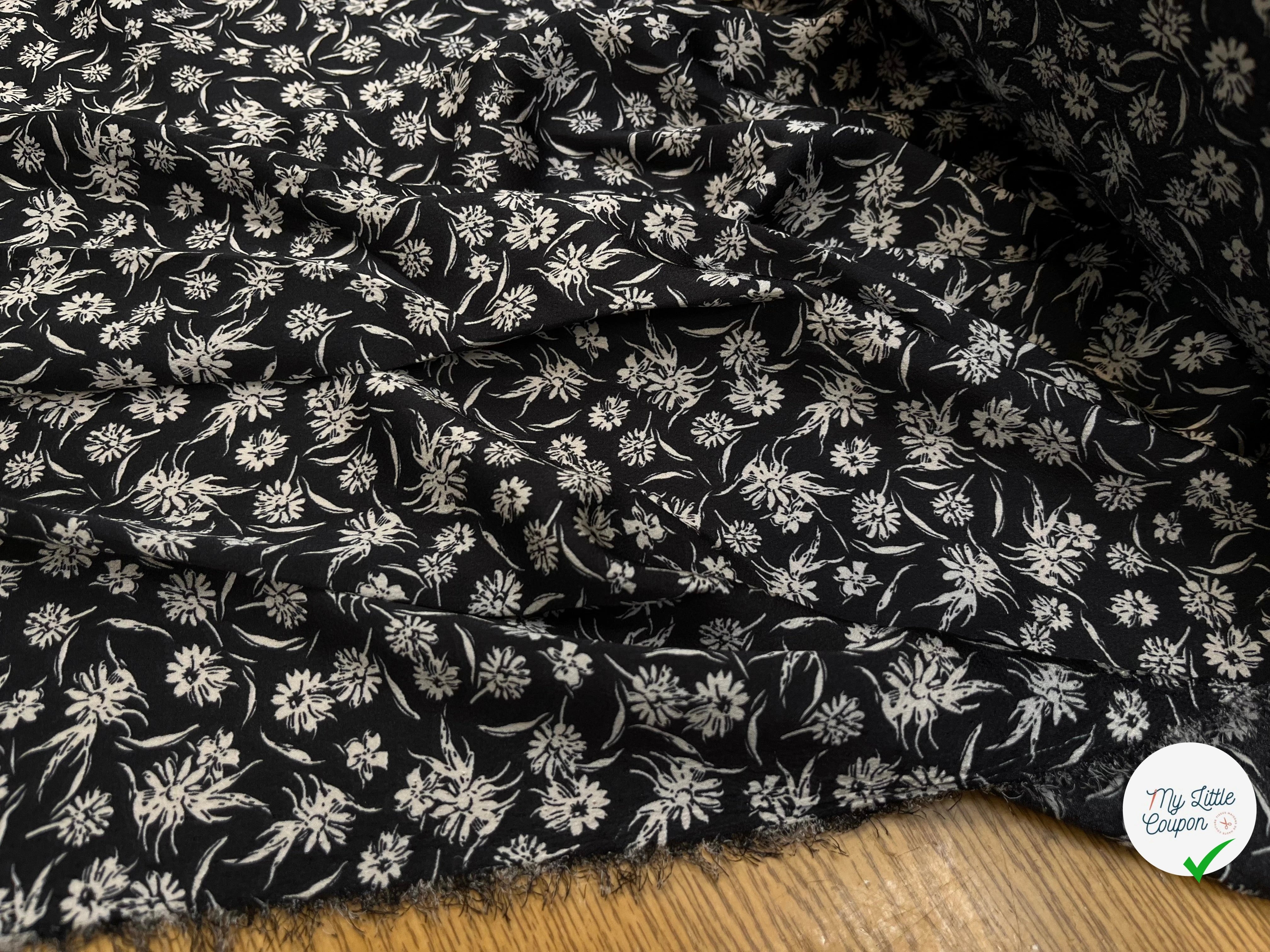 CREPE SATINÉ FOND NOIR PETITE FLEUR BEIGE FLUIDE - My Little Coupon