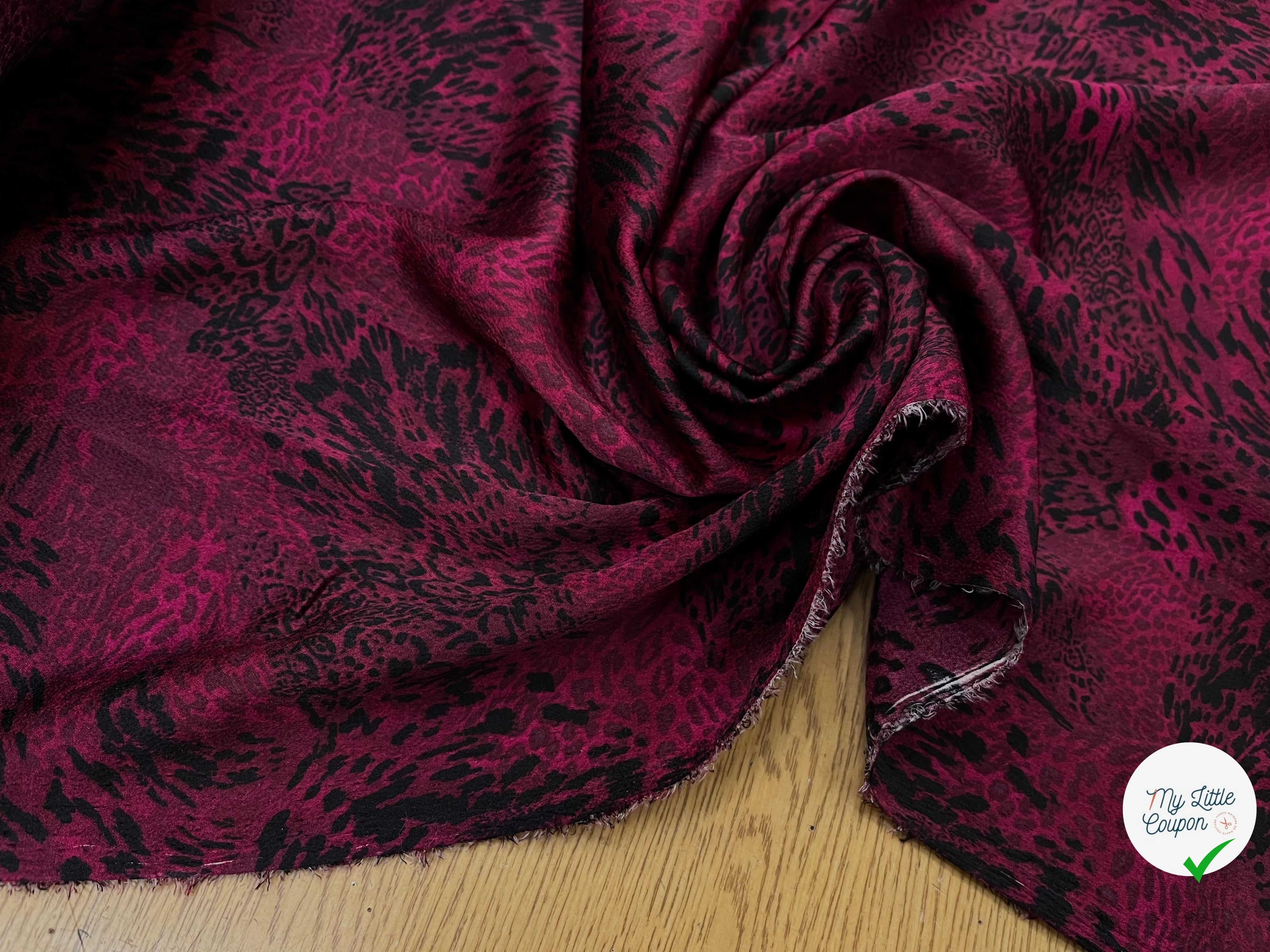 CREPE SATINÉ MOTIF ANIMAL LÉOPARD BORDEAUX - My Little Coupon