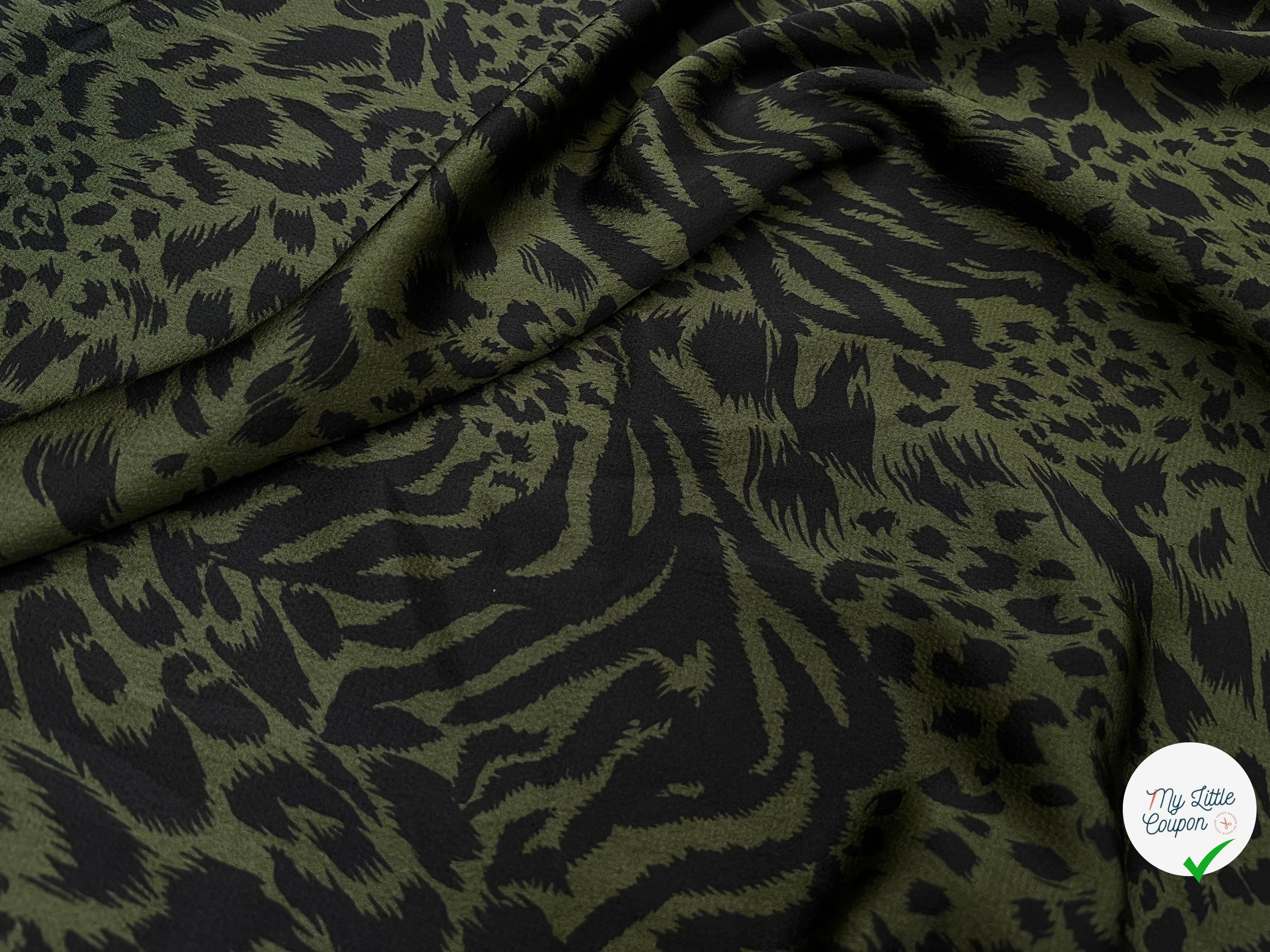 CREPE SATINÉ MOTIF LÉOPARD KAKI - My Little Coupon
