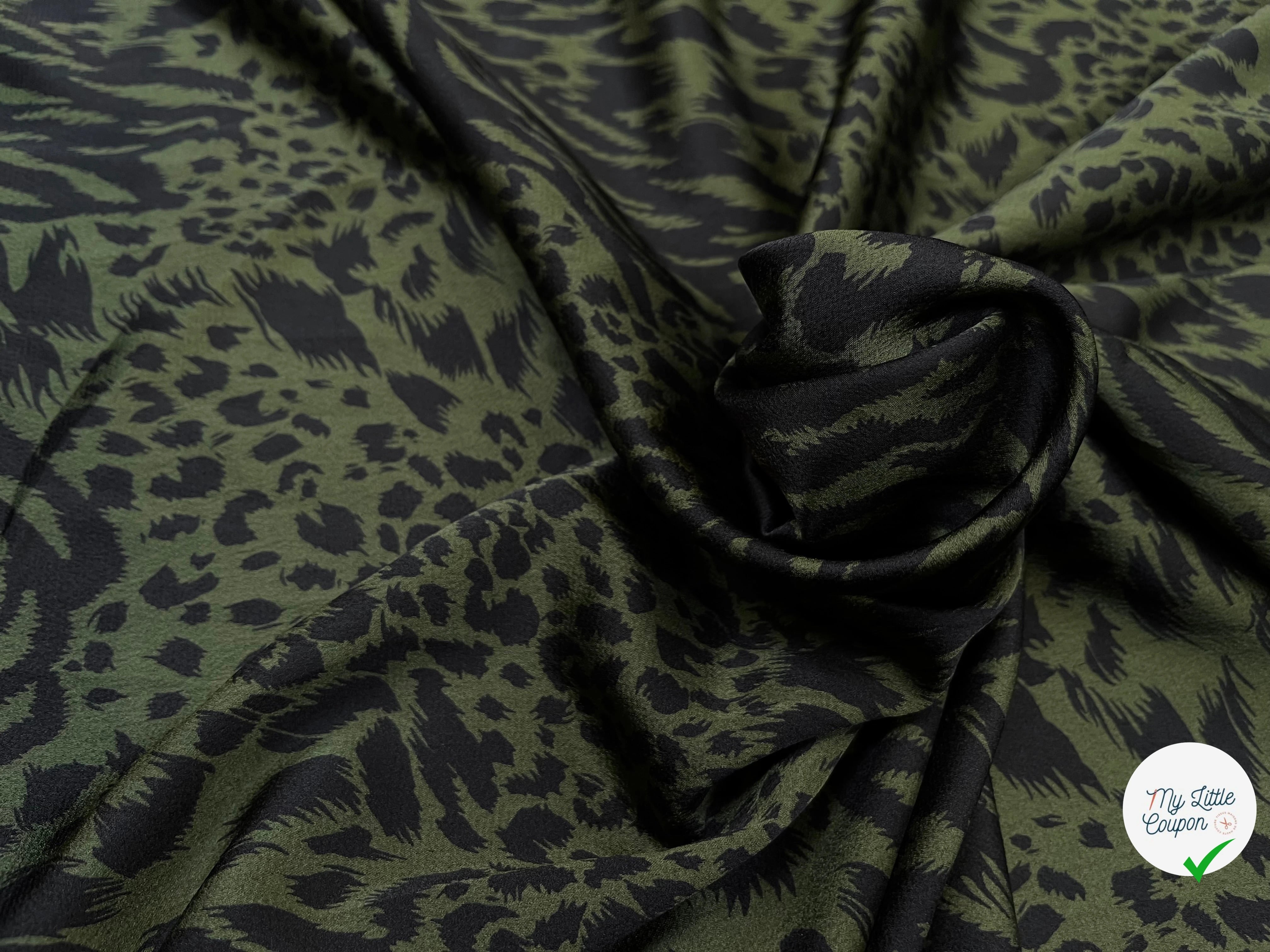 CREPE SATINÉ MOTIF LÉOPARD KAKI - My Little Coupon