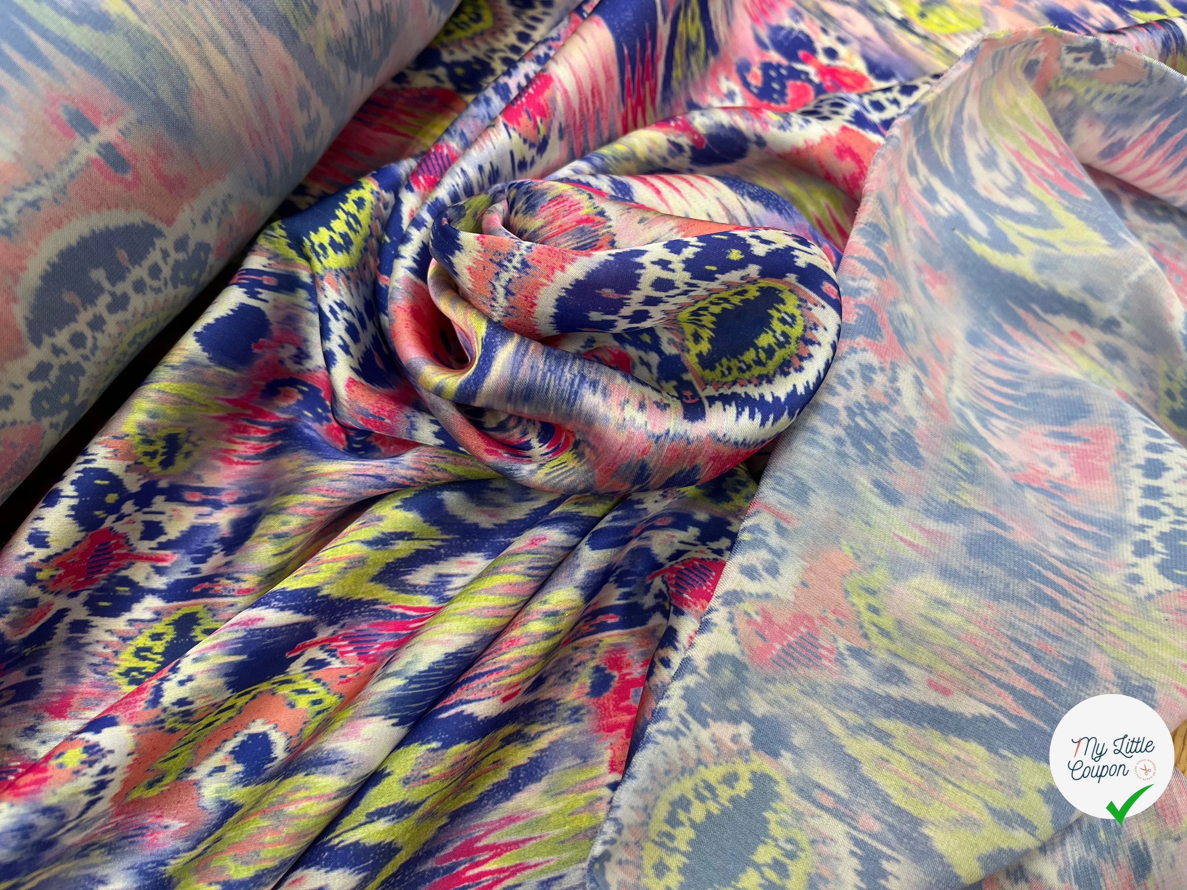 CREPE SATINÉ MOTIF TEMPLE AVEC UN OEIL TIE AND DYE - My Little Coupon