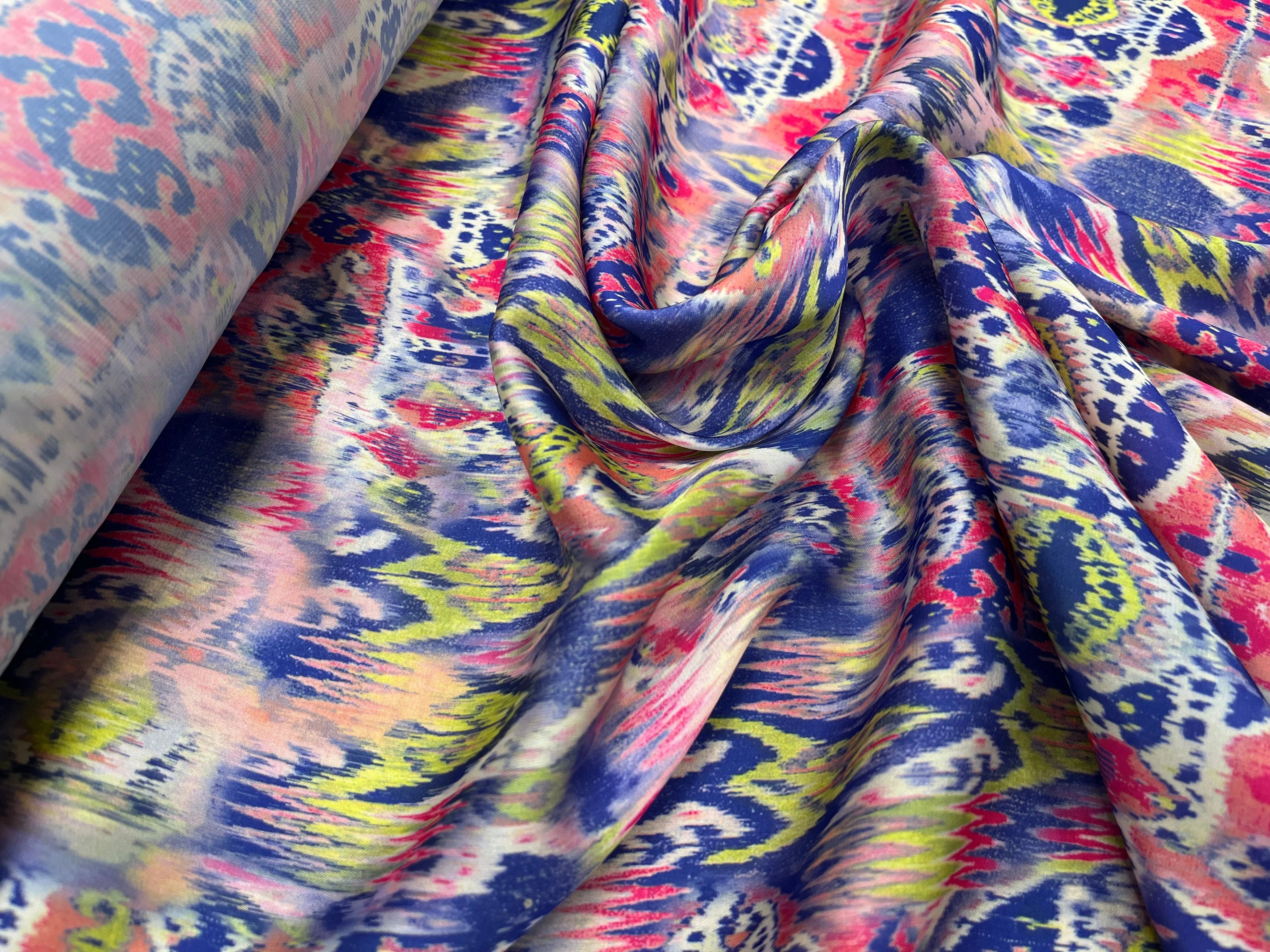 CREPE SATINÉ MOTIF TEMPLE AVEC UN OEIL TIE AND DYE - My Little Coupon