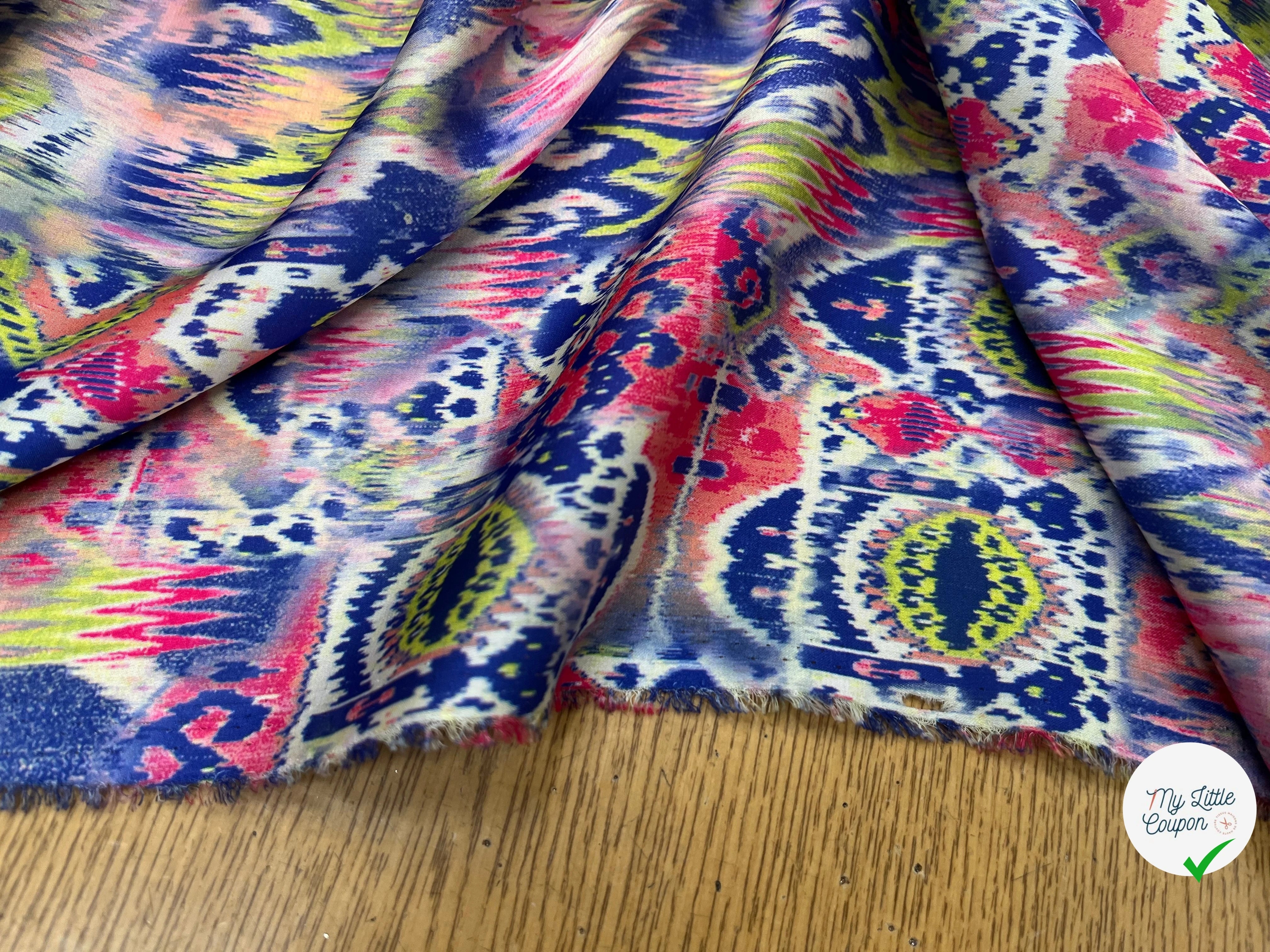 CREPE SATINÉ MOTIF TEMPLE AVEC UN OEIL TIE AND DYE - My Little Coupon