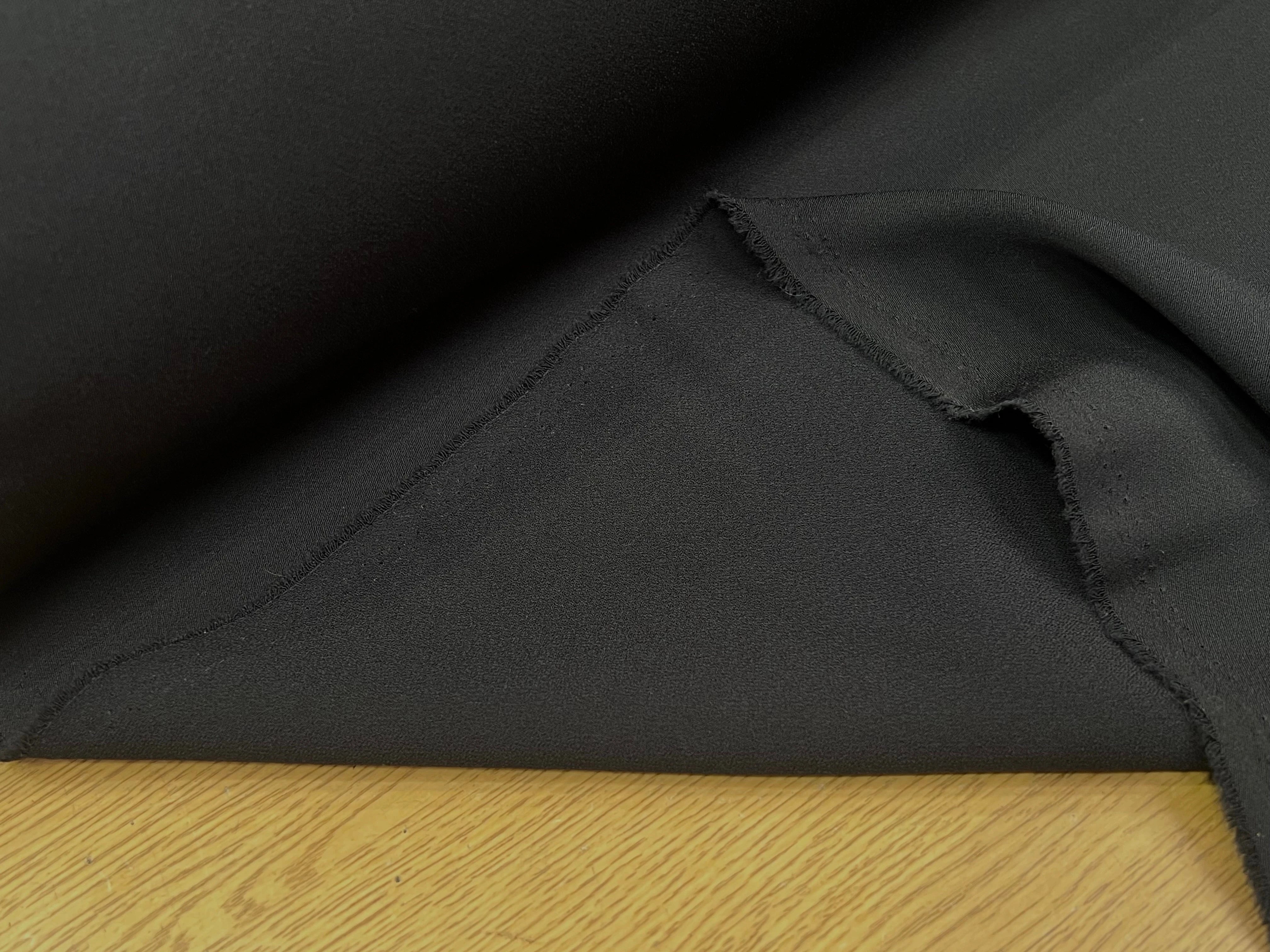 CREPE SEMI-LOURD FLUIDE NOIR LÉGÈREMENT SATINÉ 145CM - My Little Coupon