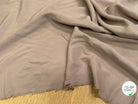 CREPE SERGÉ VISCOSE FLUIDE TAUPE ASPECT PEAU DE PÊCHE - My Little Coupon