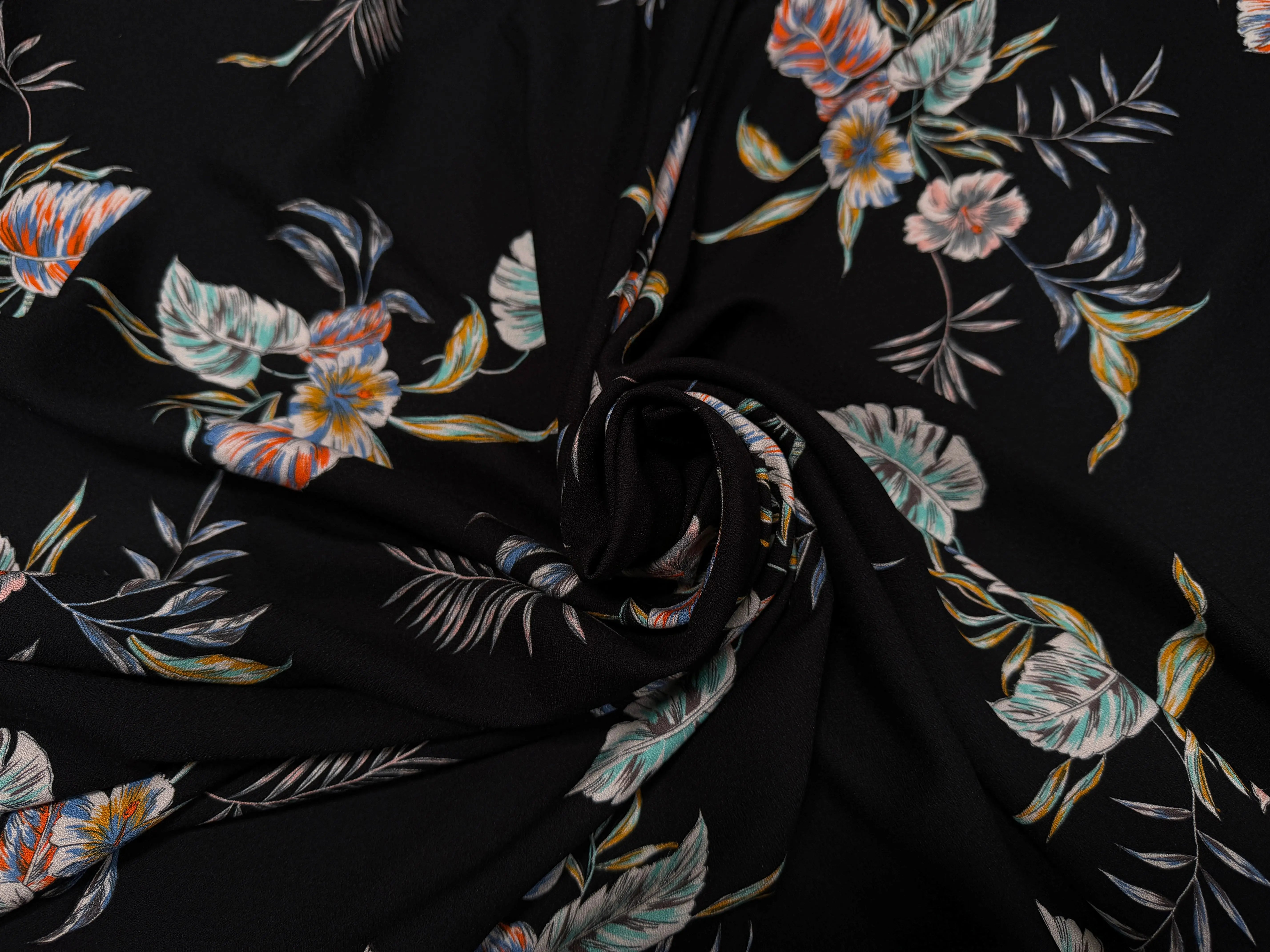 CREPE TESSUTO 100%VISCOSE FOND NOIR AVEC FEUILLES - My Little Coupon