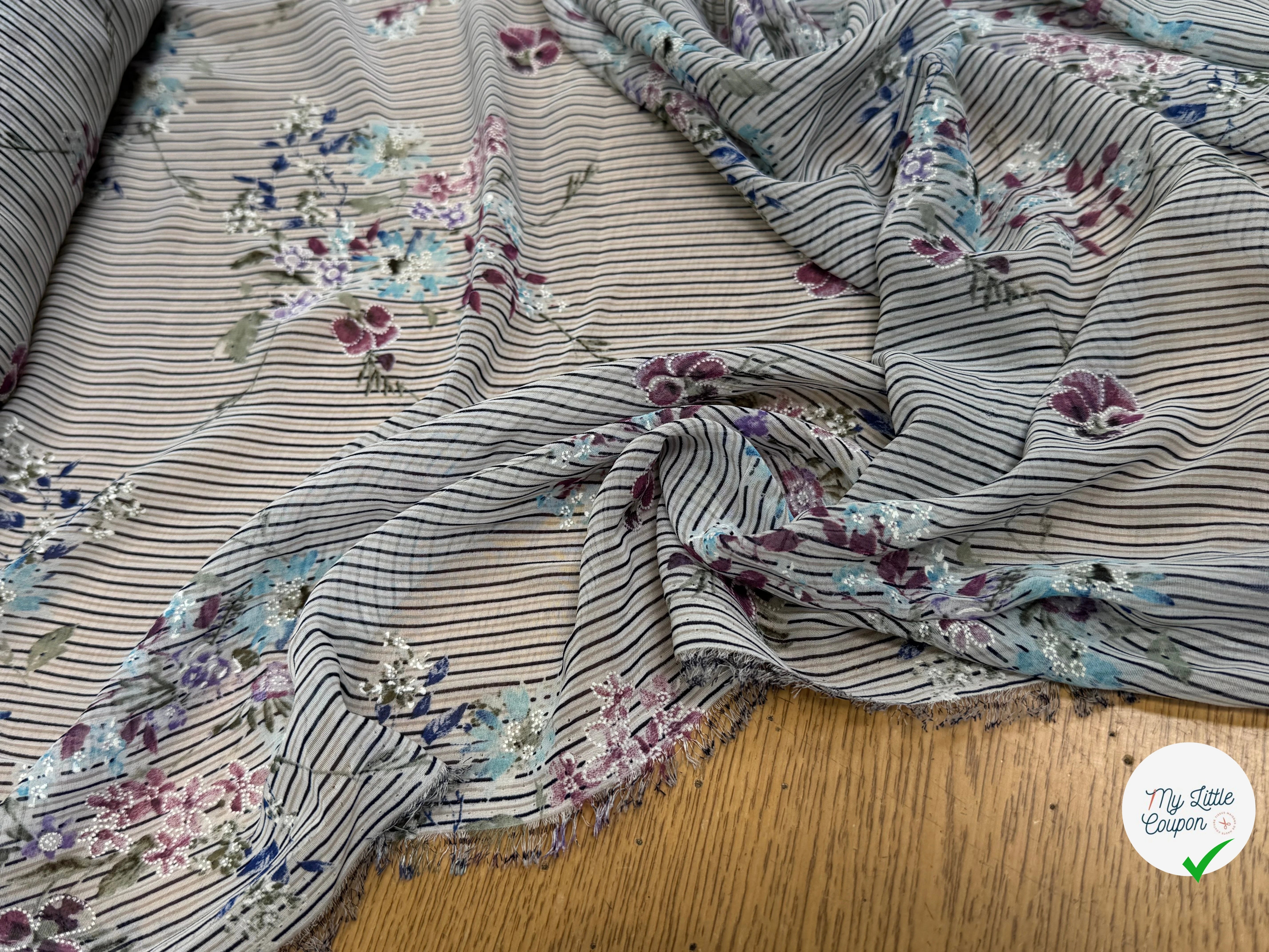 CREPE ULTRA FIN FOND BLANC À RAYURES MOTIFS FLORAUX VIOLET - My Little Coupon