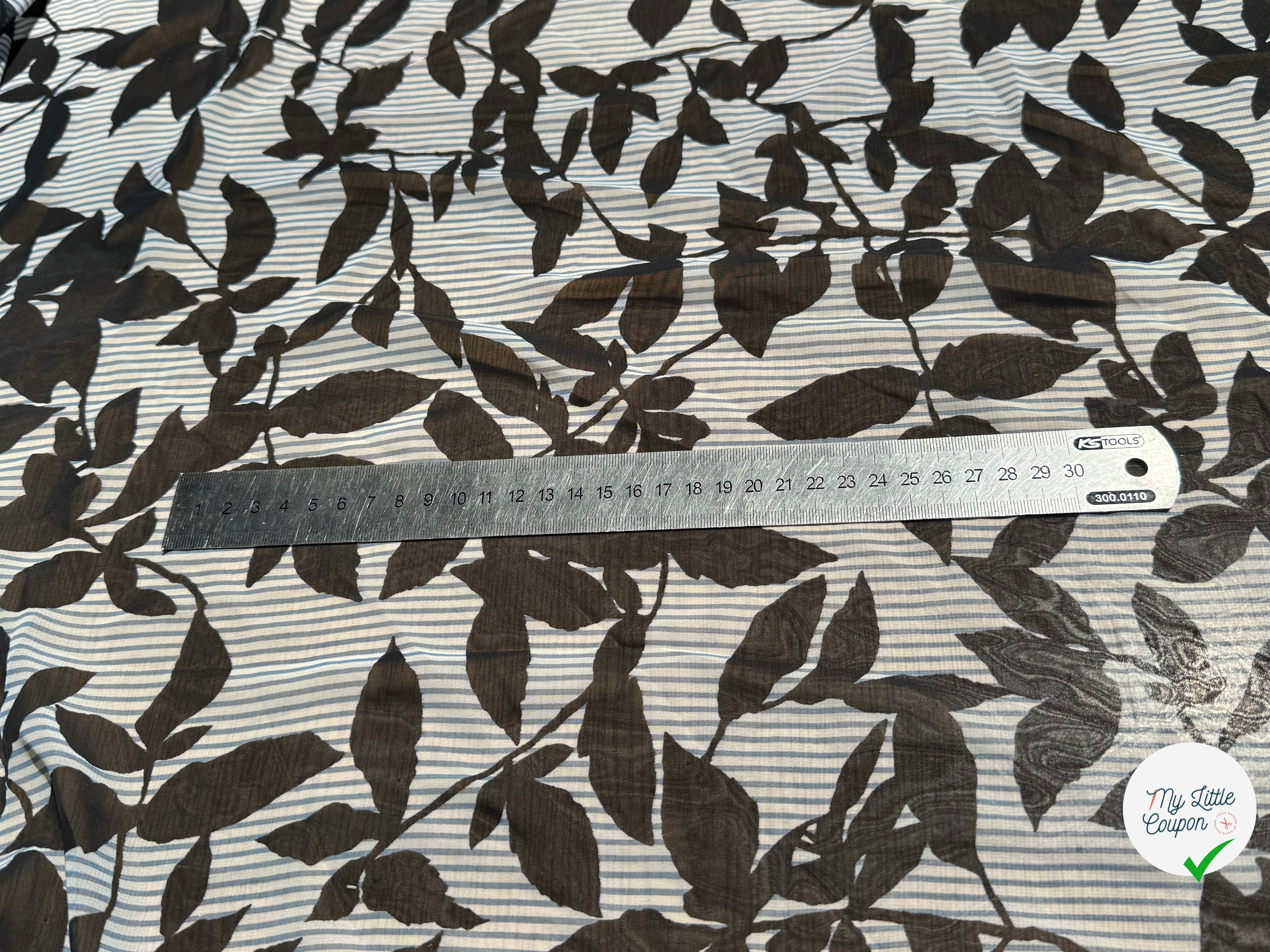 CREPE ULTRA FIN FOND BLANC IMPRIMÉ MOTIFS FEUILLAGES NOIRS - My Little Coupon